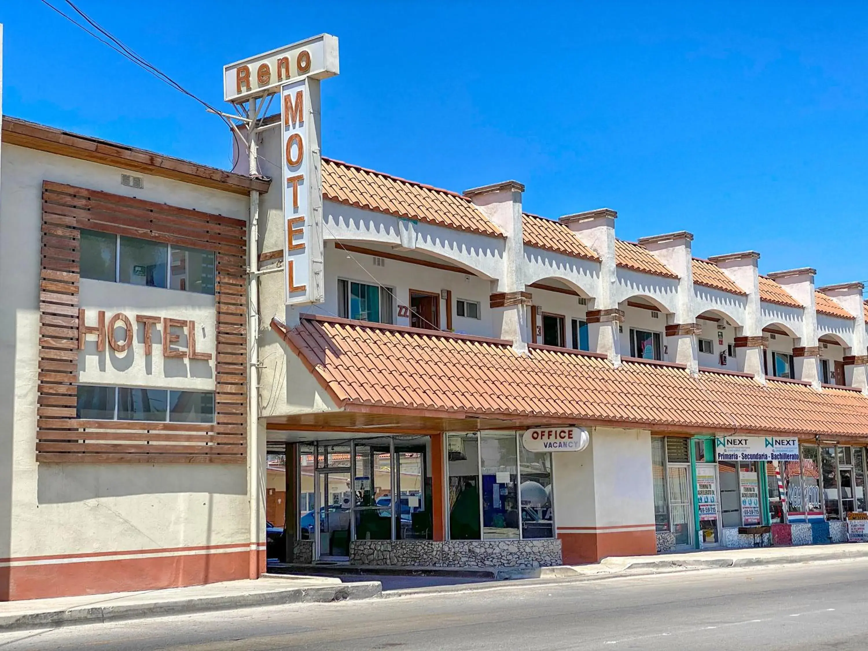 Facade/entrance, Property Building in Motel Reno