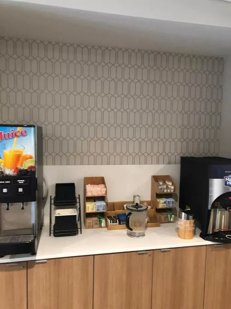 Coffee/tea facilities in Microtel Inn & Suites by Wyndham Carlisle