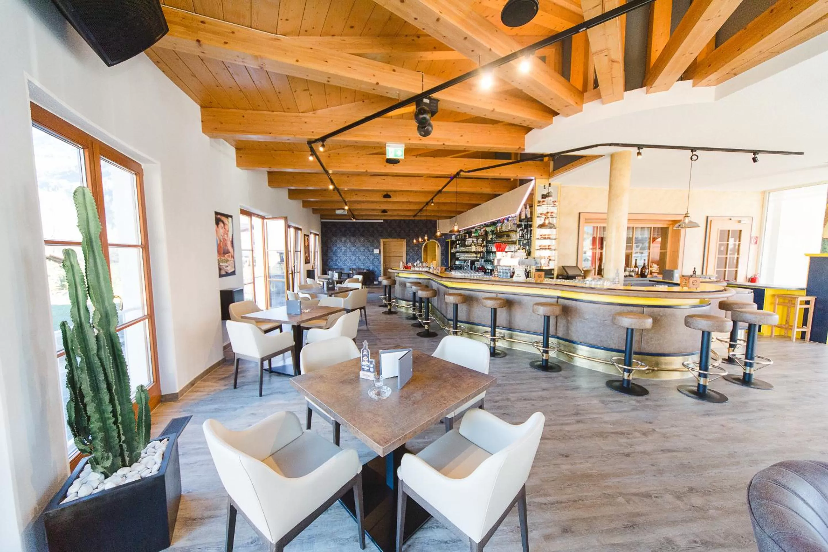 Lounge or bar in Hotel Giessenbach