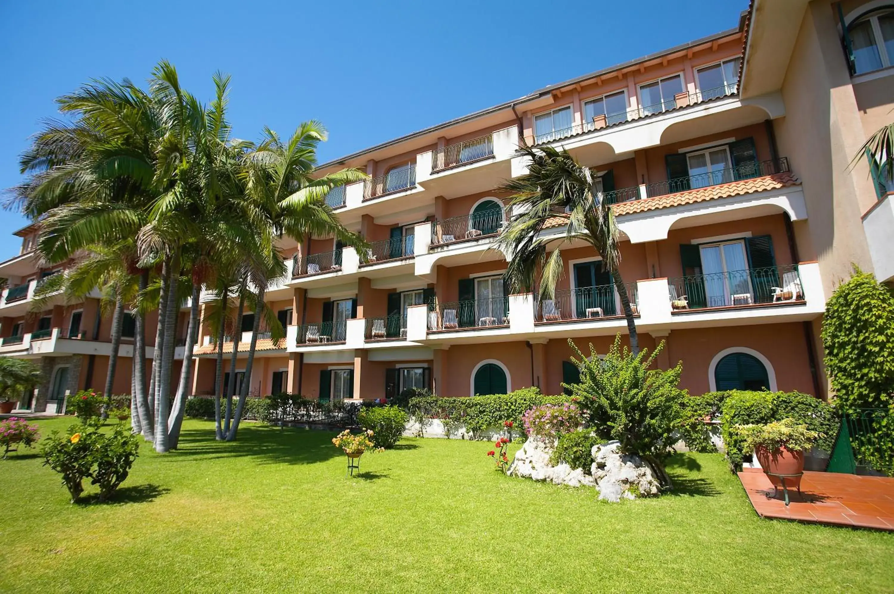 Facade/entrance, Garden in Hotel Caparena