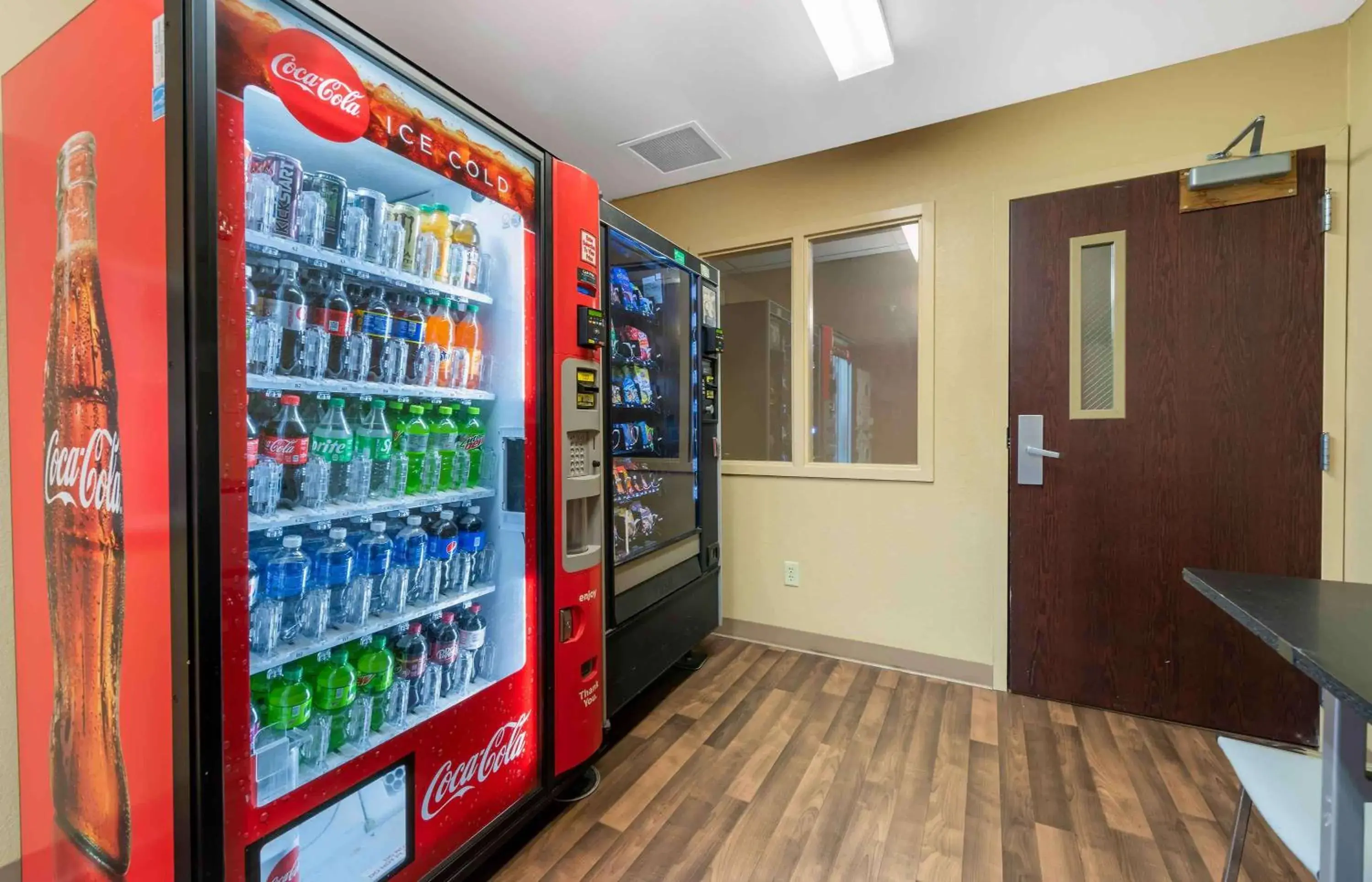vending machine, Supermarket/Shops in MainStay Suites Rochester South Mayo Clinic