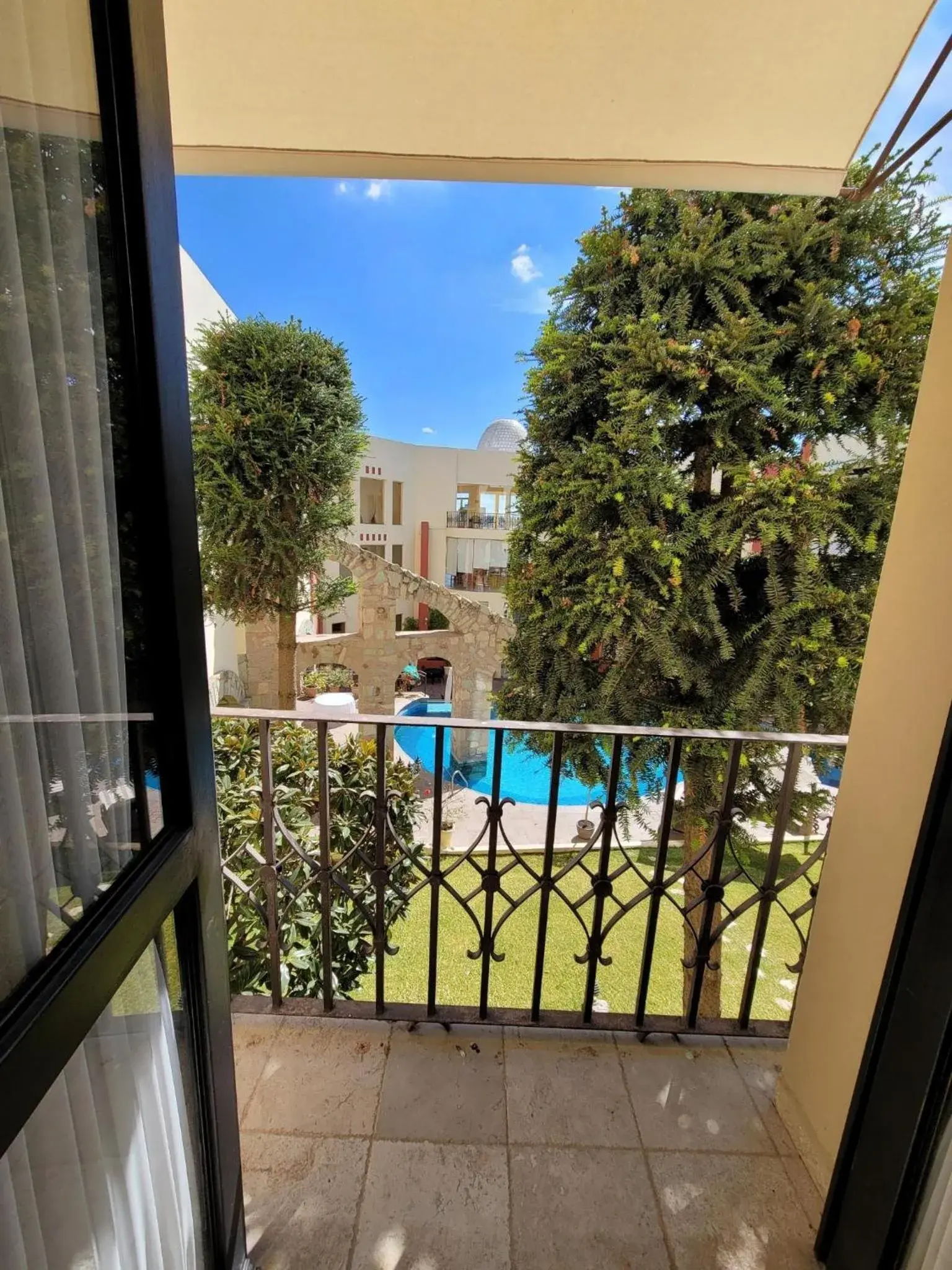 Balcony/Terrace, Pool View in Hotel Quinta las Alondras