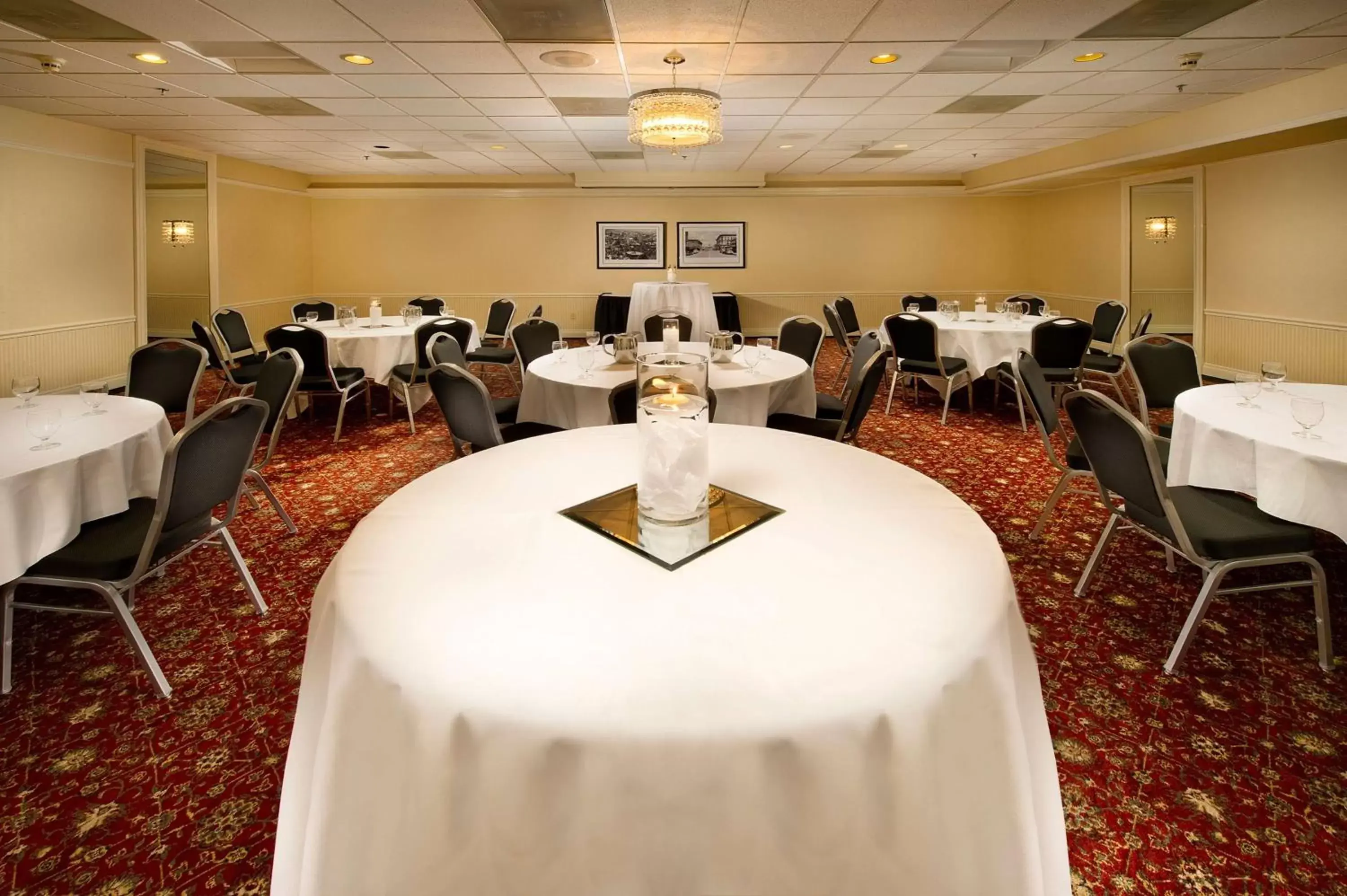Photo of the whole room, Banquet Facilities in Best Western Premier Plaza Hotel and Conference Center