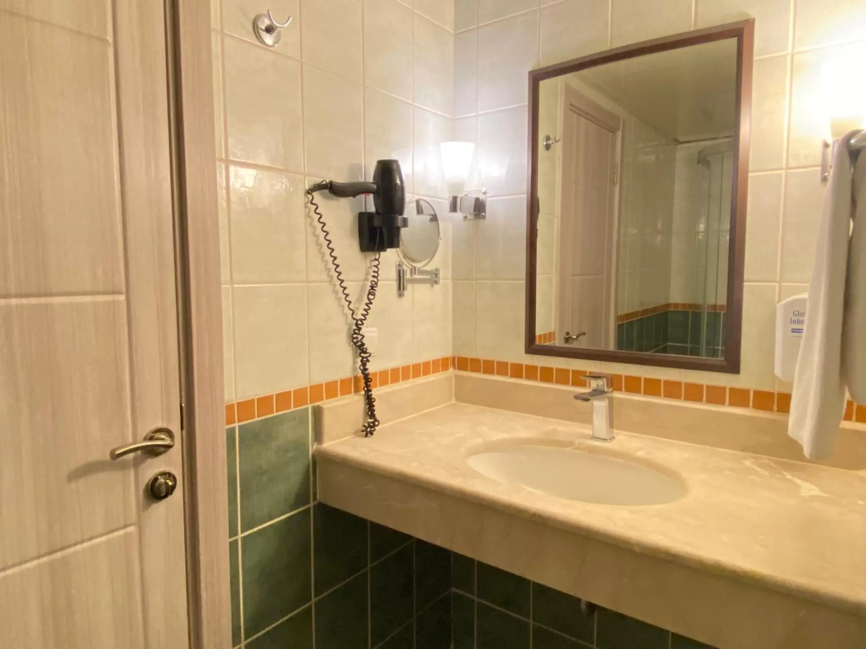 heating, Bathroom in Best Western Plus Khan Hotel