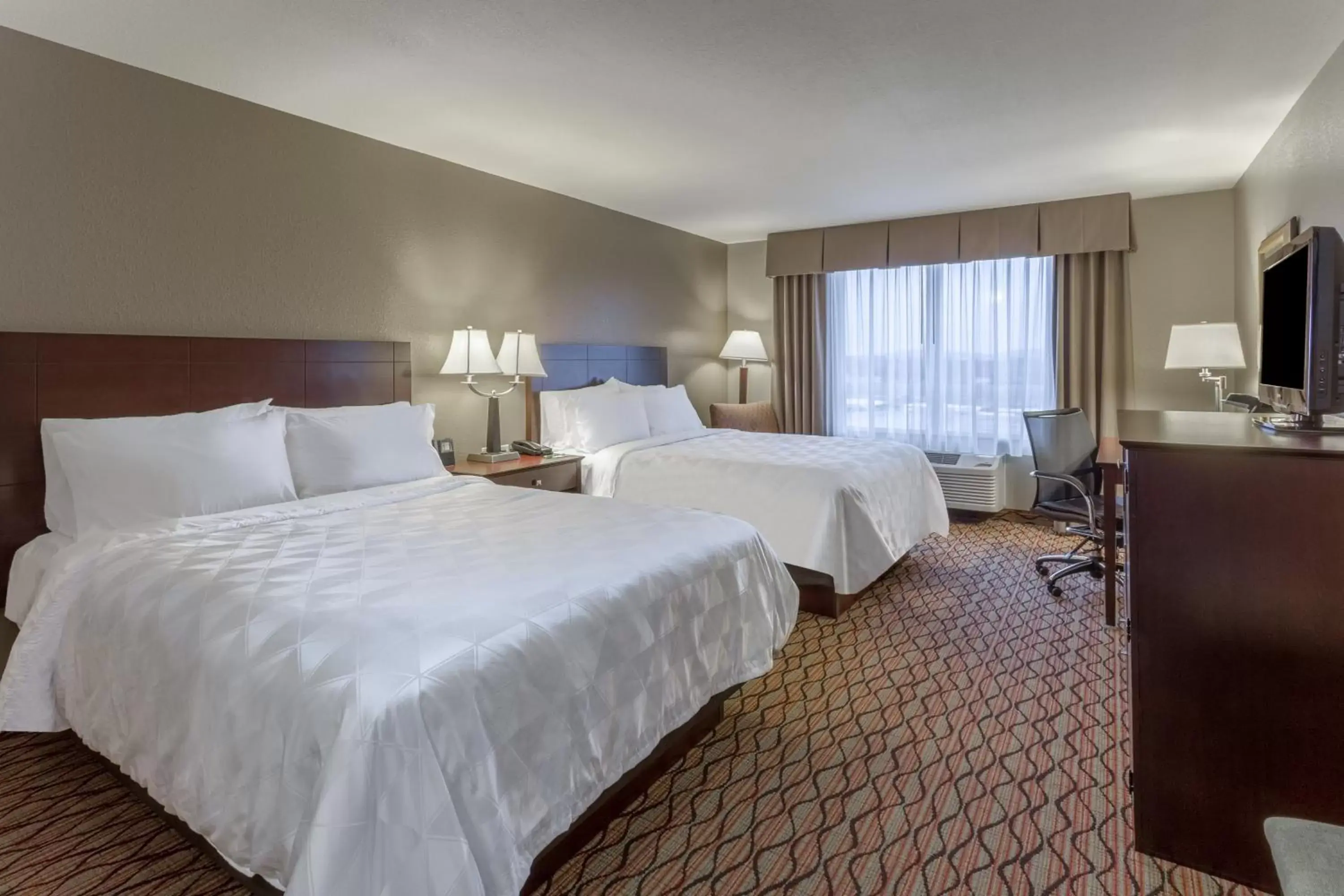 Photo of the whole room, Bed in Holiday Inn Eau Claire South, an IHG Hotel