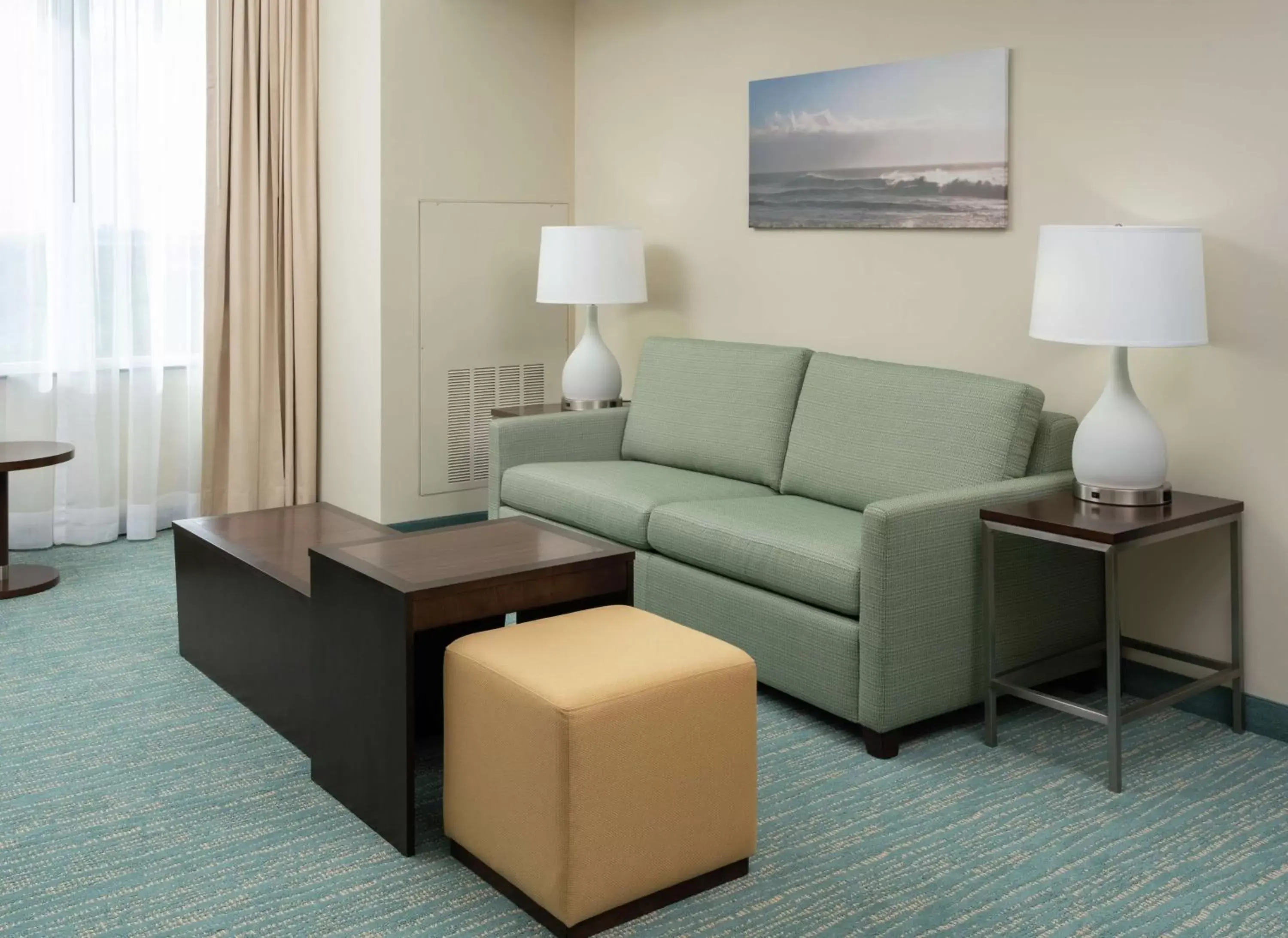 Living room, Seating Area in DoubleTree by Hilton Miami Doral
