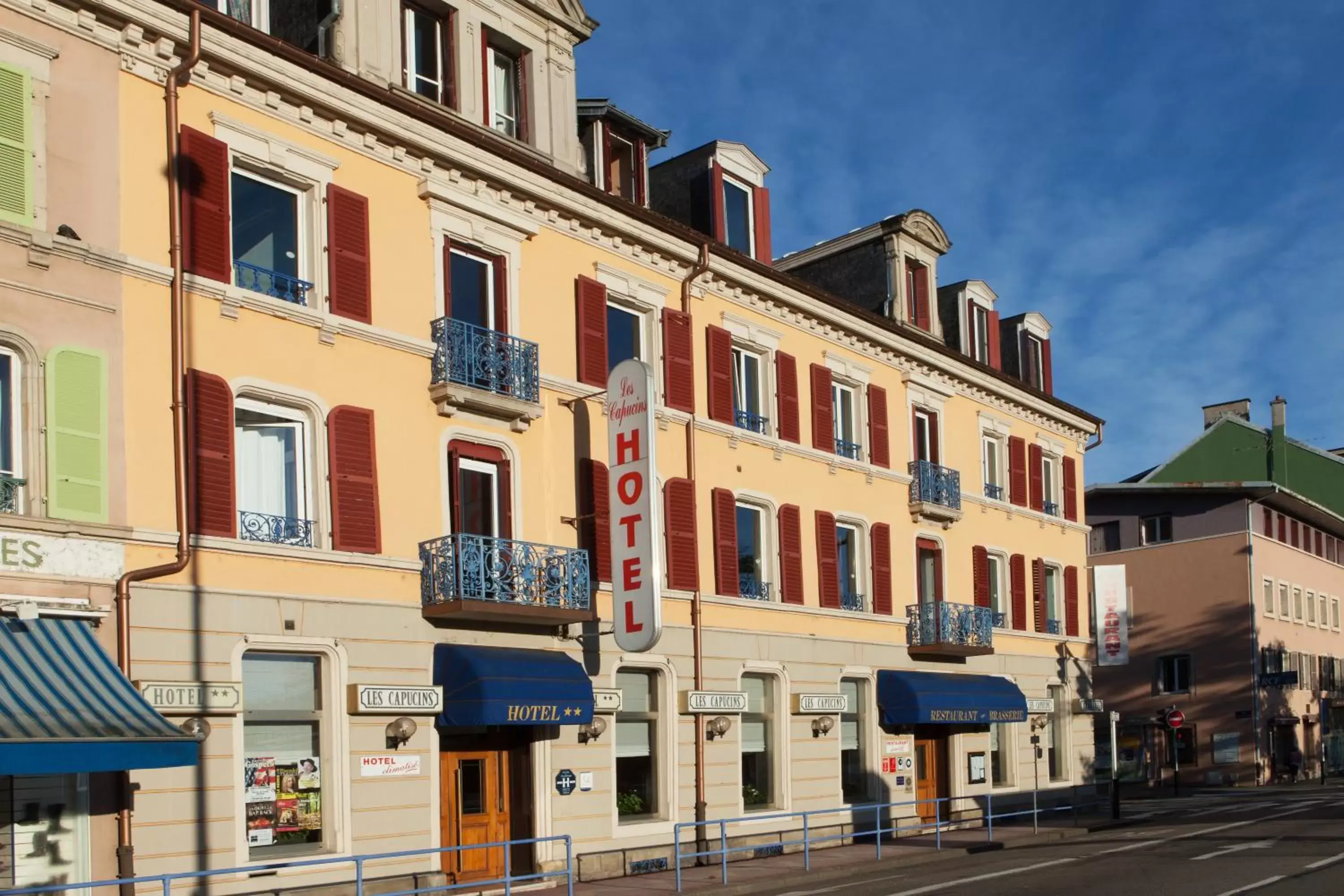 Facade/entrance, Property Building in Hotel Restaurant Les Capucins