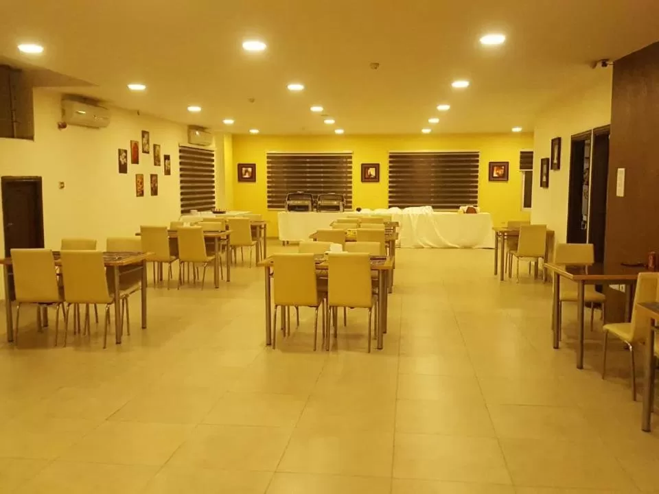 Restaurant/places to eat in Zaina Plaza Hotel