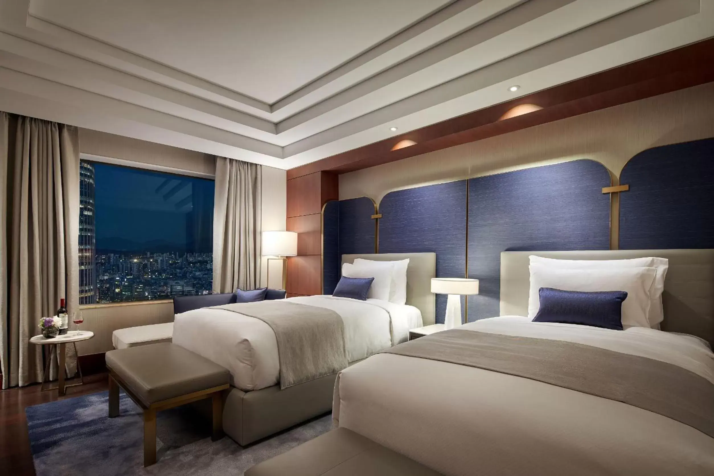 Bedroom, Bed in Lotte Hotel World