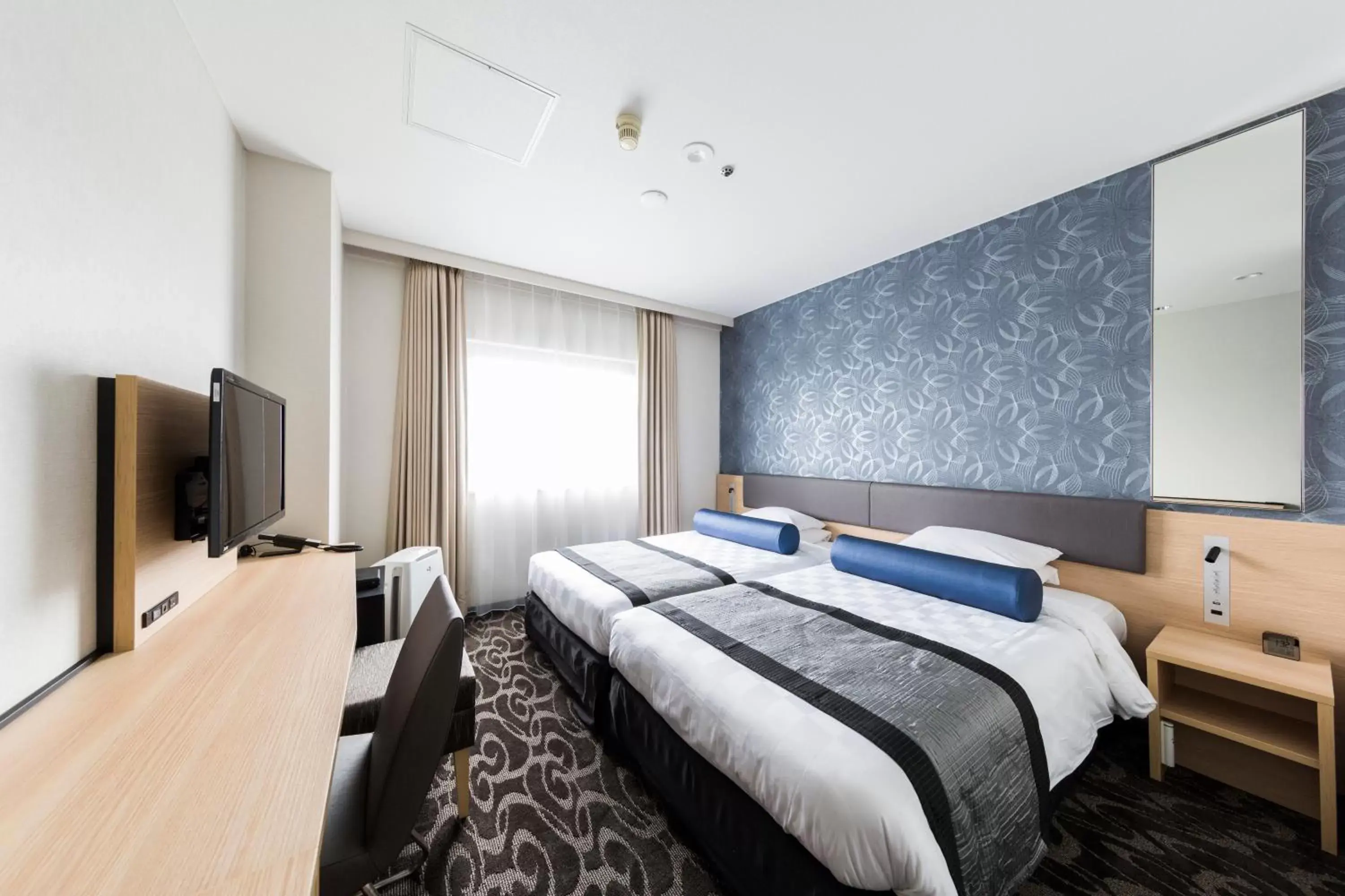 Photo of the whole room, Bed in Shin Osaka Esaka Tokyu REI Hotel