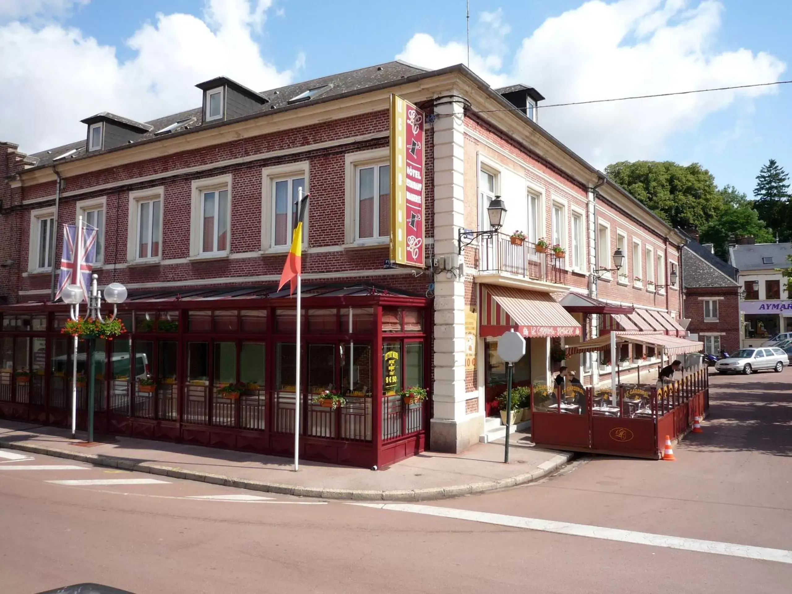 Restaurant/places to eat, Property Building in Hotel & Restaurant Le Cardinal