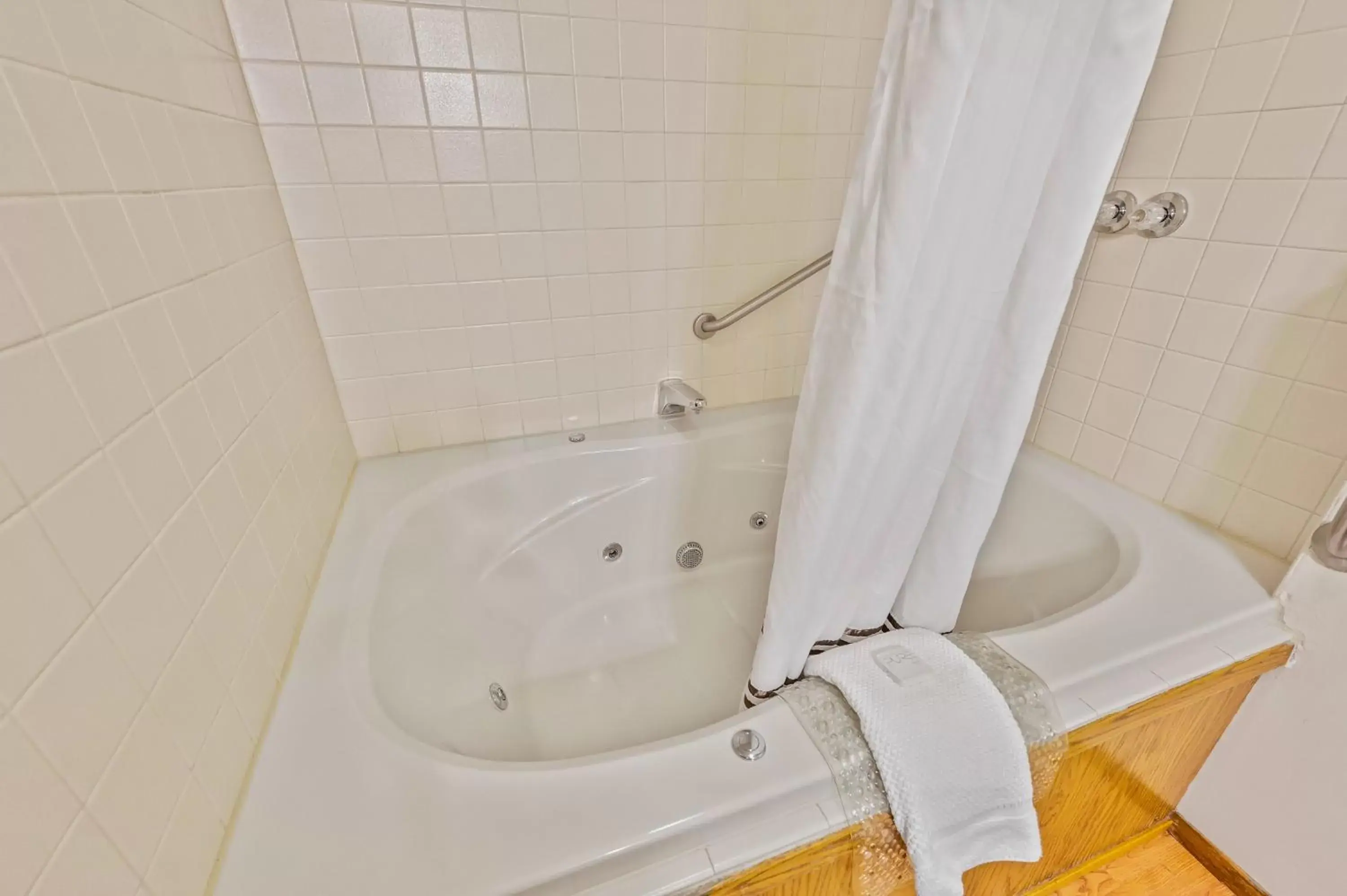 Bathroom in Evergreen Hill Condominiums