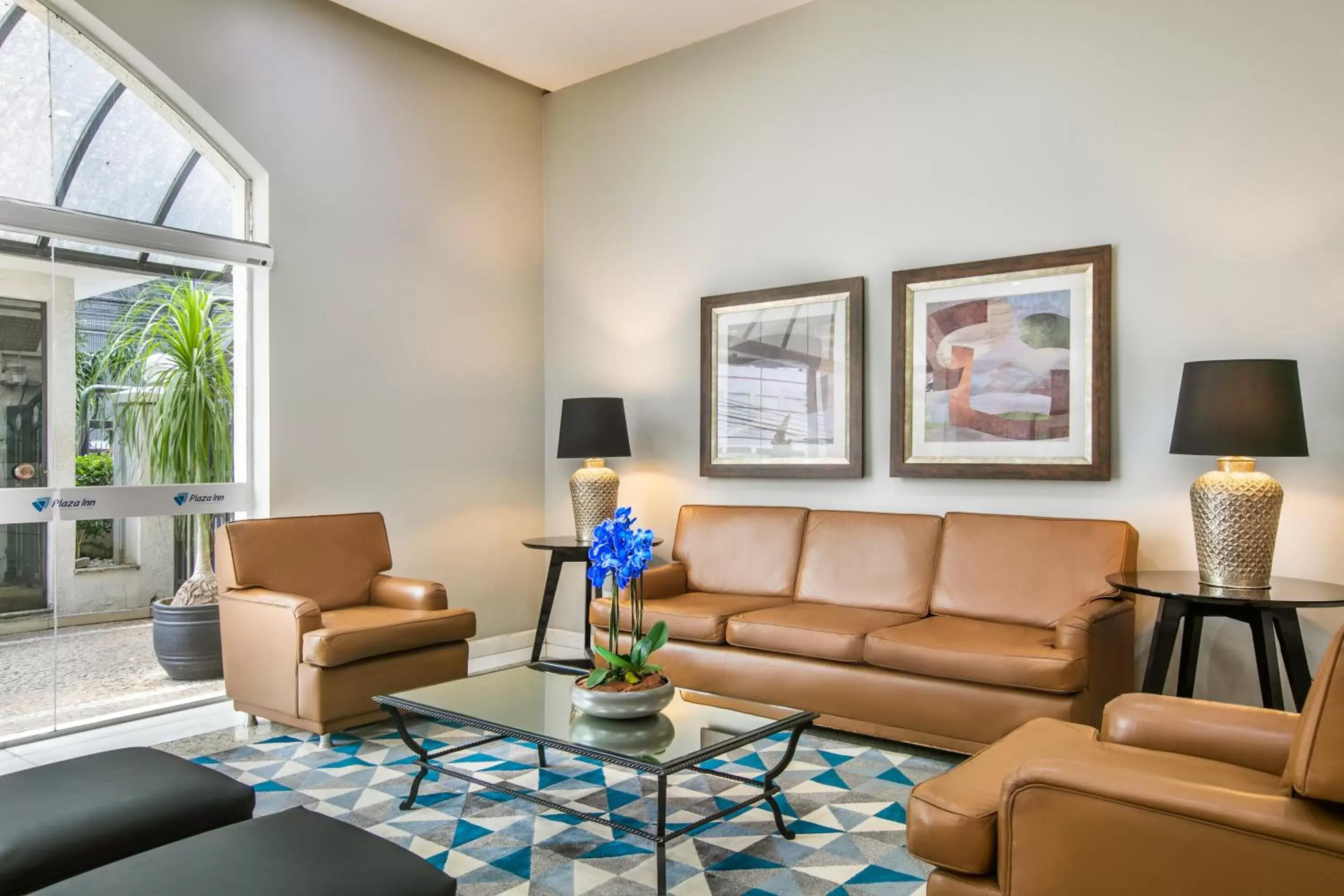 Lobby or reception, Seating Area in Plaza Inn American Loft