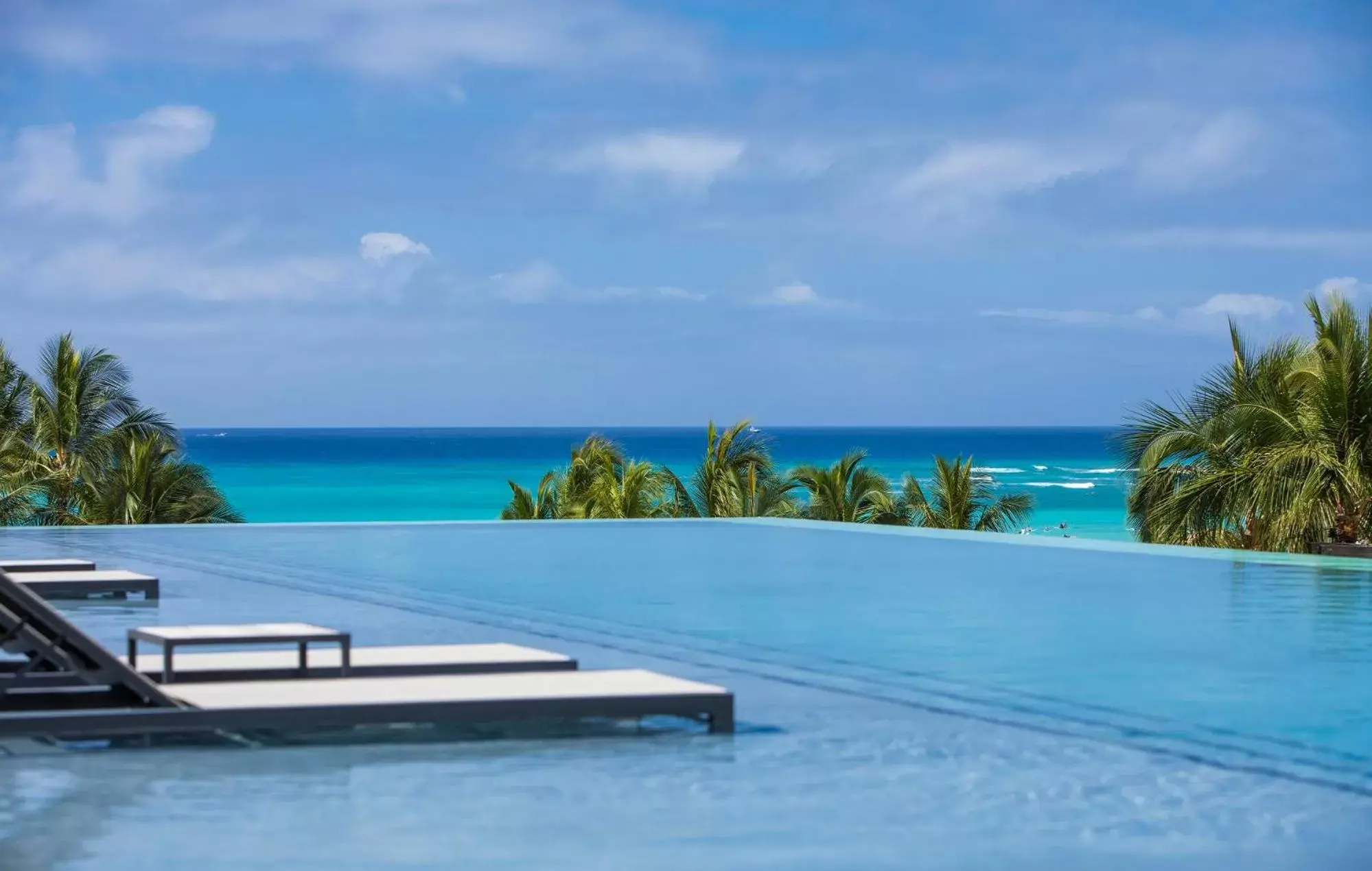 Swimming Pool in 'Alohilani Resort Waikiki Beach