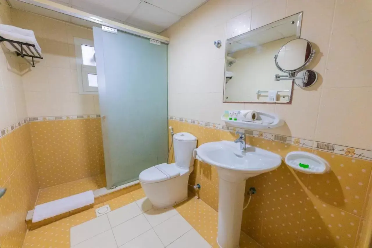 Shower, Bathroom in Ewan Tower Hotel Apartments