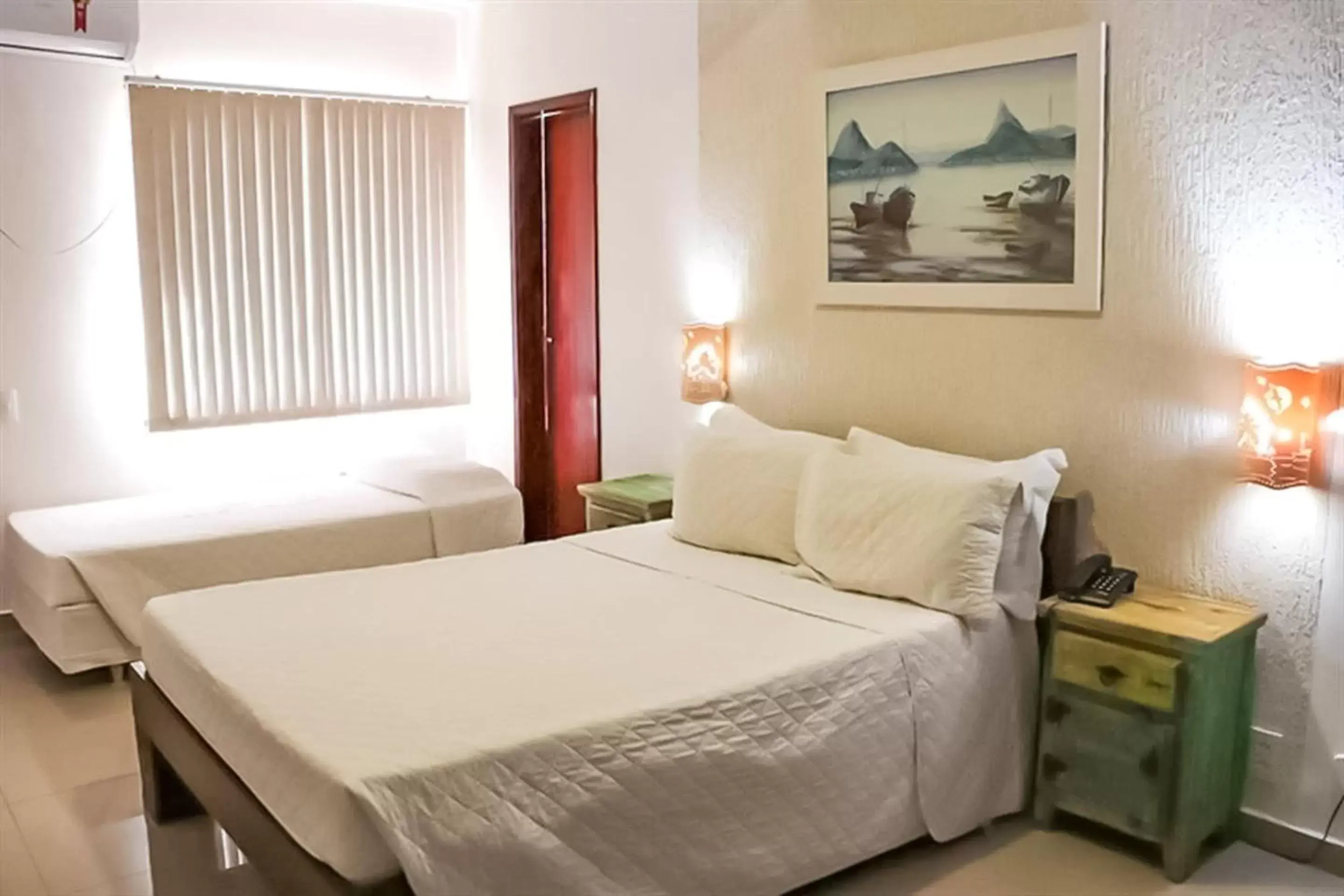 Bedroom, Bed in Pousada do Albatroz