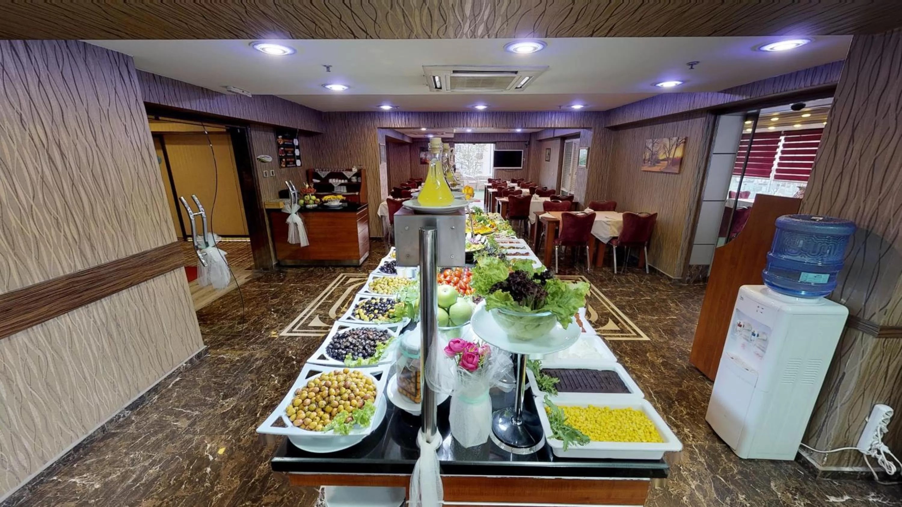 Restaurant/places to eat in Green Prusa Hotel