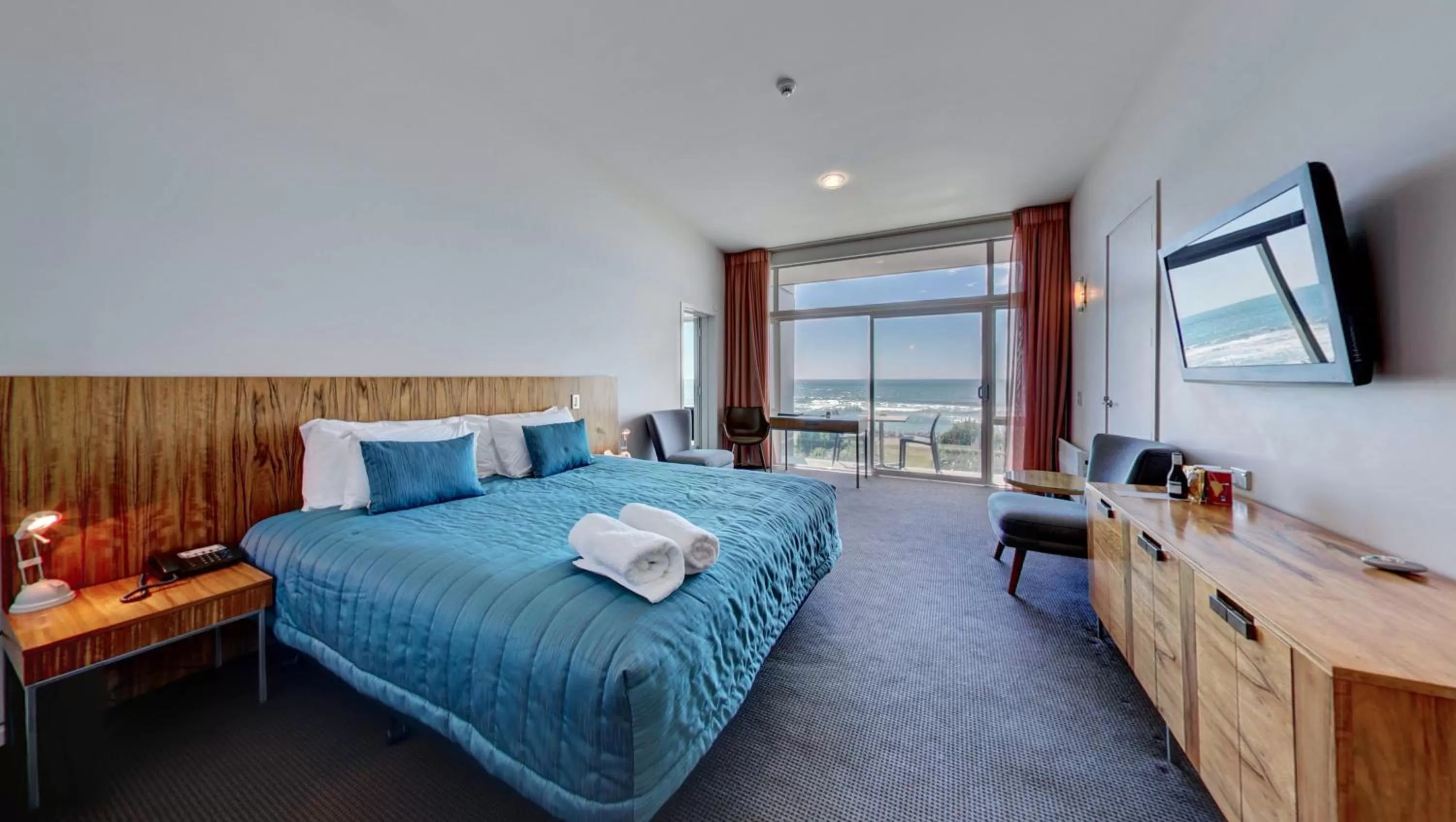 Oceanview  Two-Bedroom with One Bathroom in Beachfront Hotel Hokitika