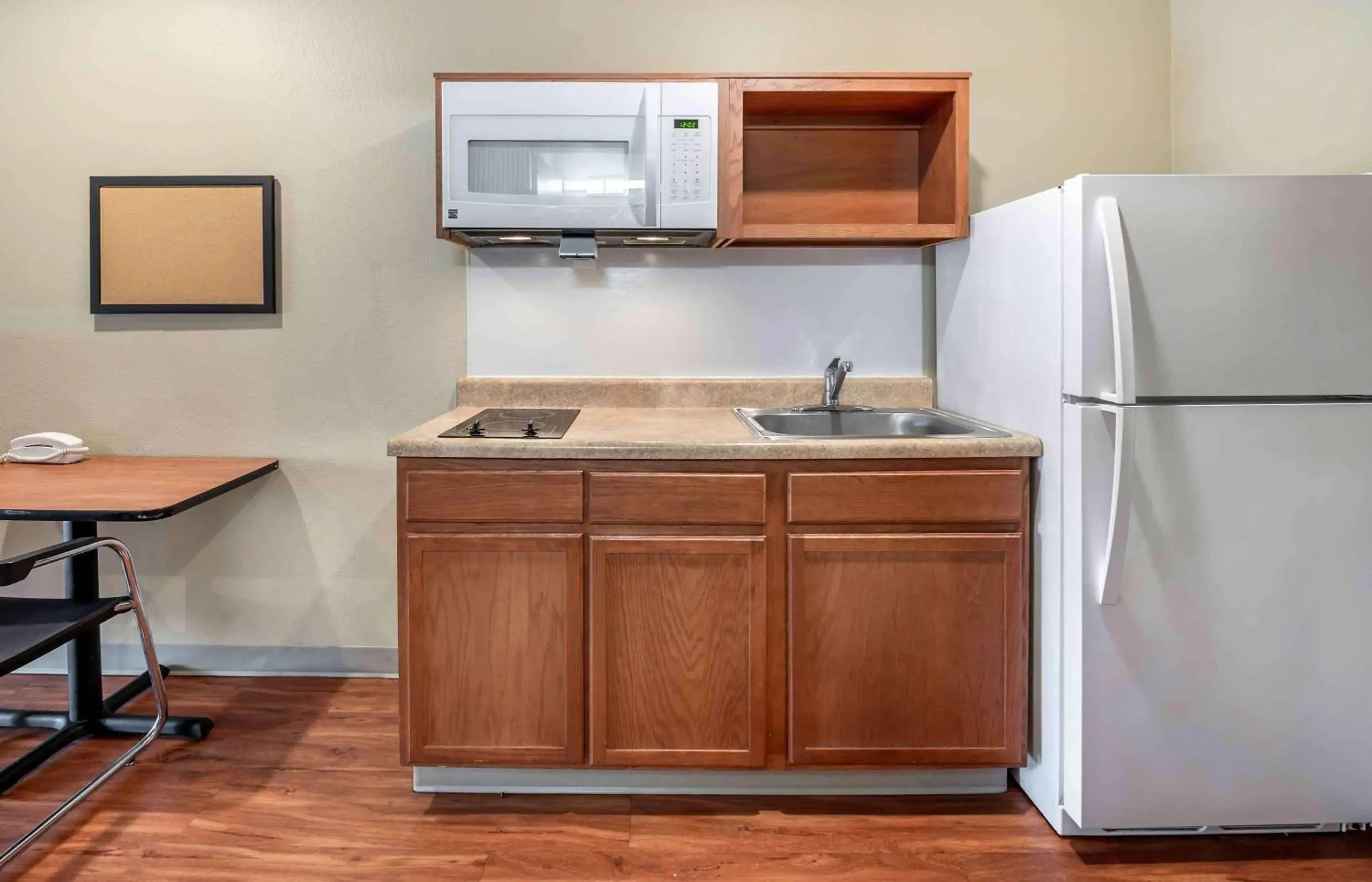 Kitchen or kitchenette, Kitchen/Kitchenette in Extended Stay America Select Suites - Dayton - Miamisburg