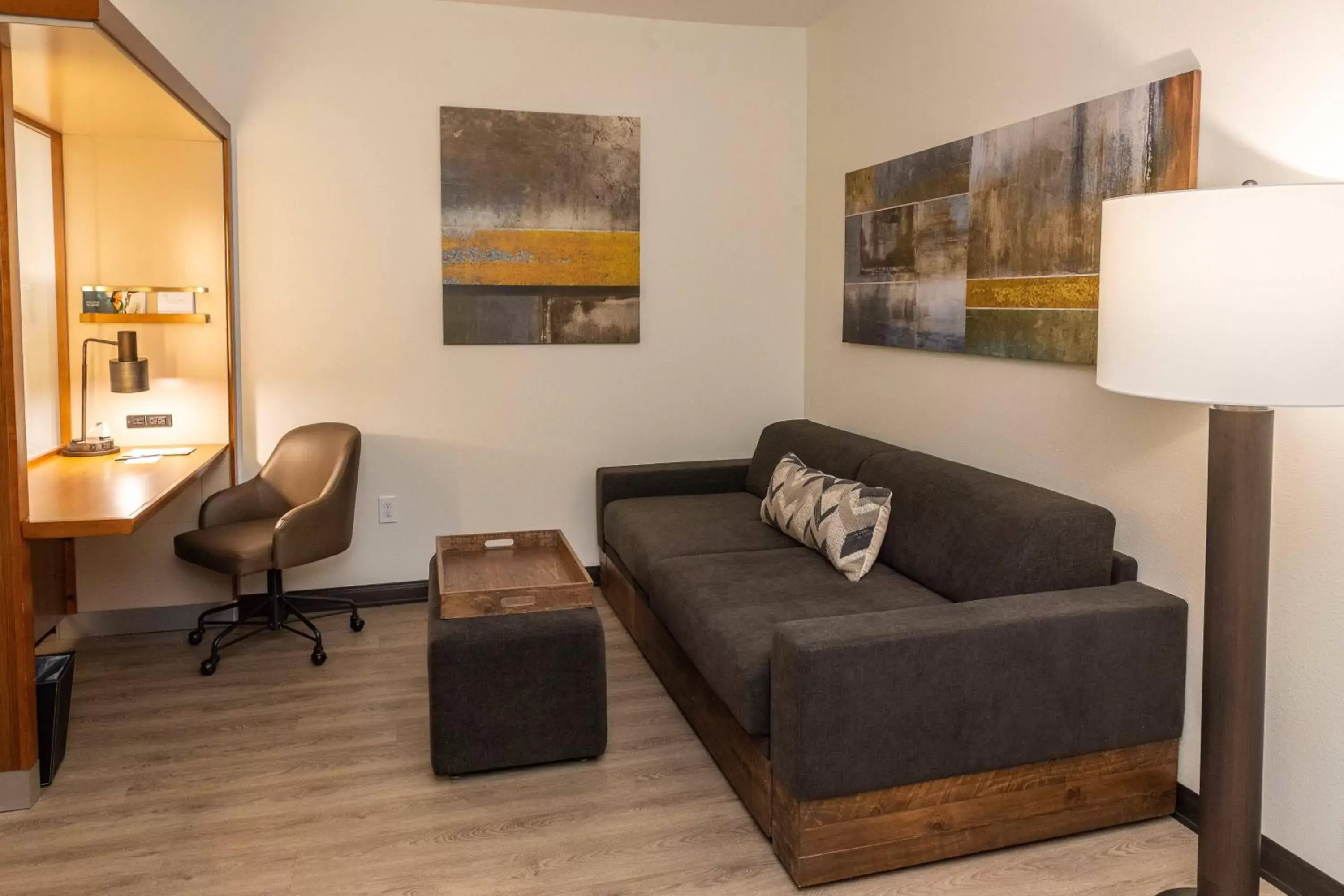 Living room, Seating Area in SpringHill Suites by Marriott Houston Baytown