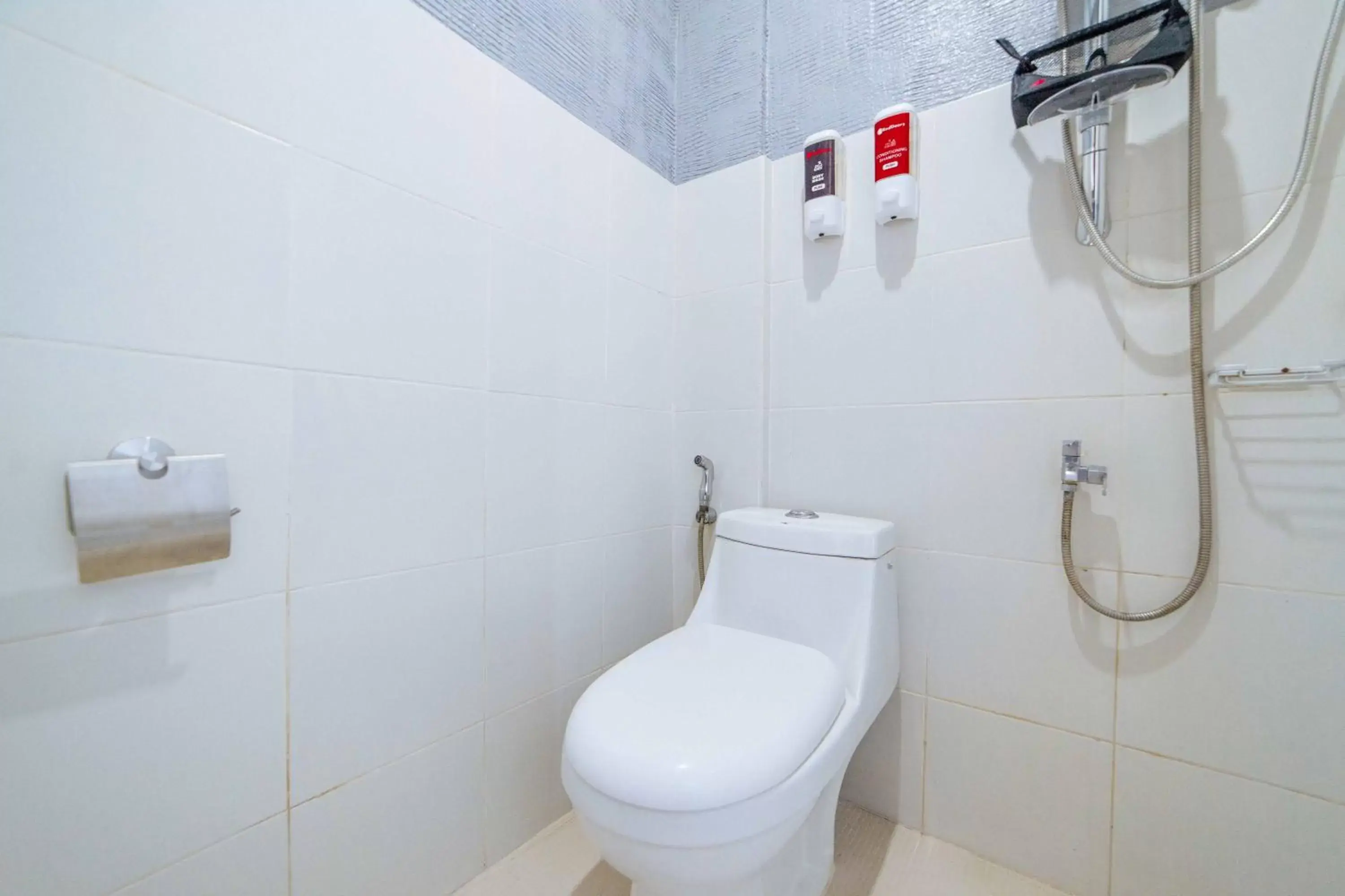 Bathroom in RedDoorz Plus @ Casa Lucia Sindalan San Fernando City Pampanga
