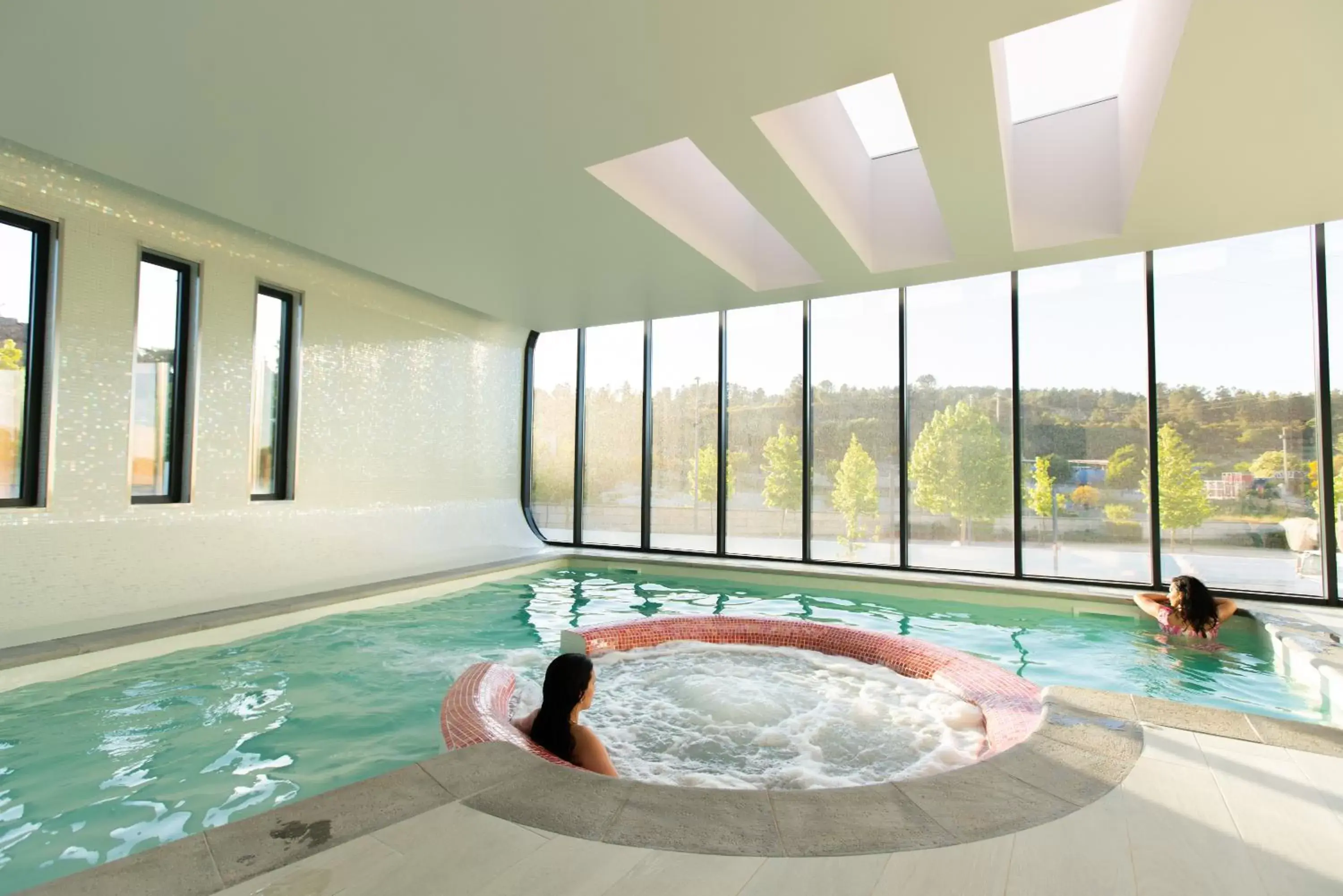 Hot Tub, Swimming Pool in Grapple Hotel & Spa