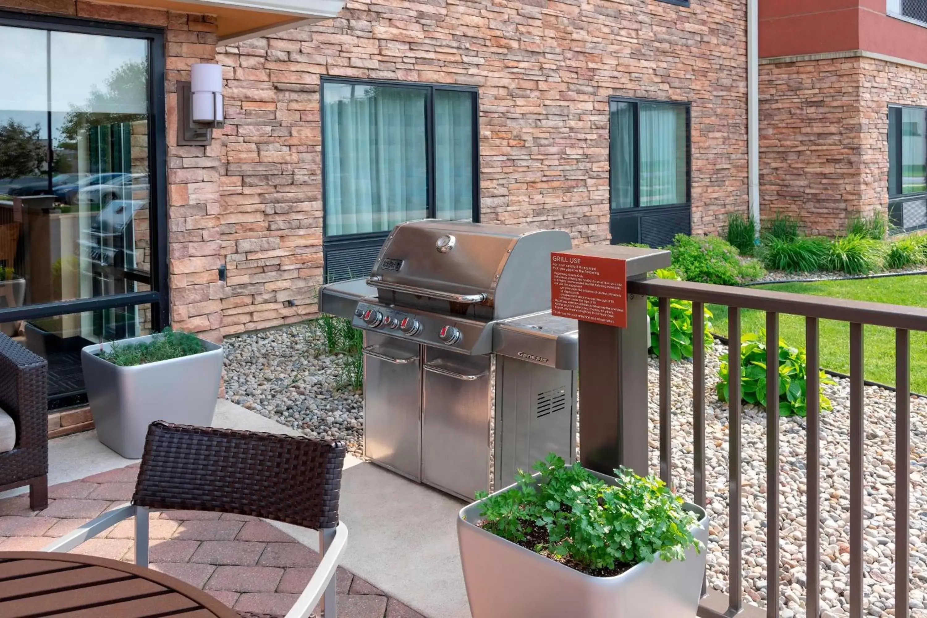 Restaurant/places to eat, BBQ Facilities in TownePlace Suites Fort Wayne North