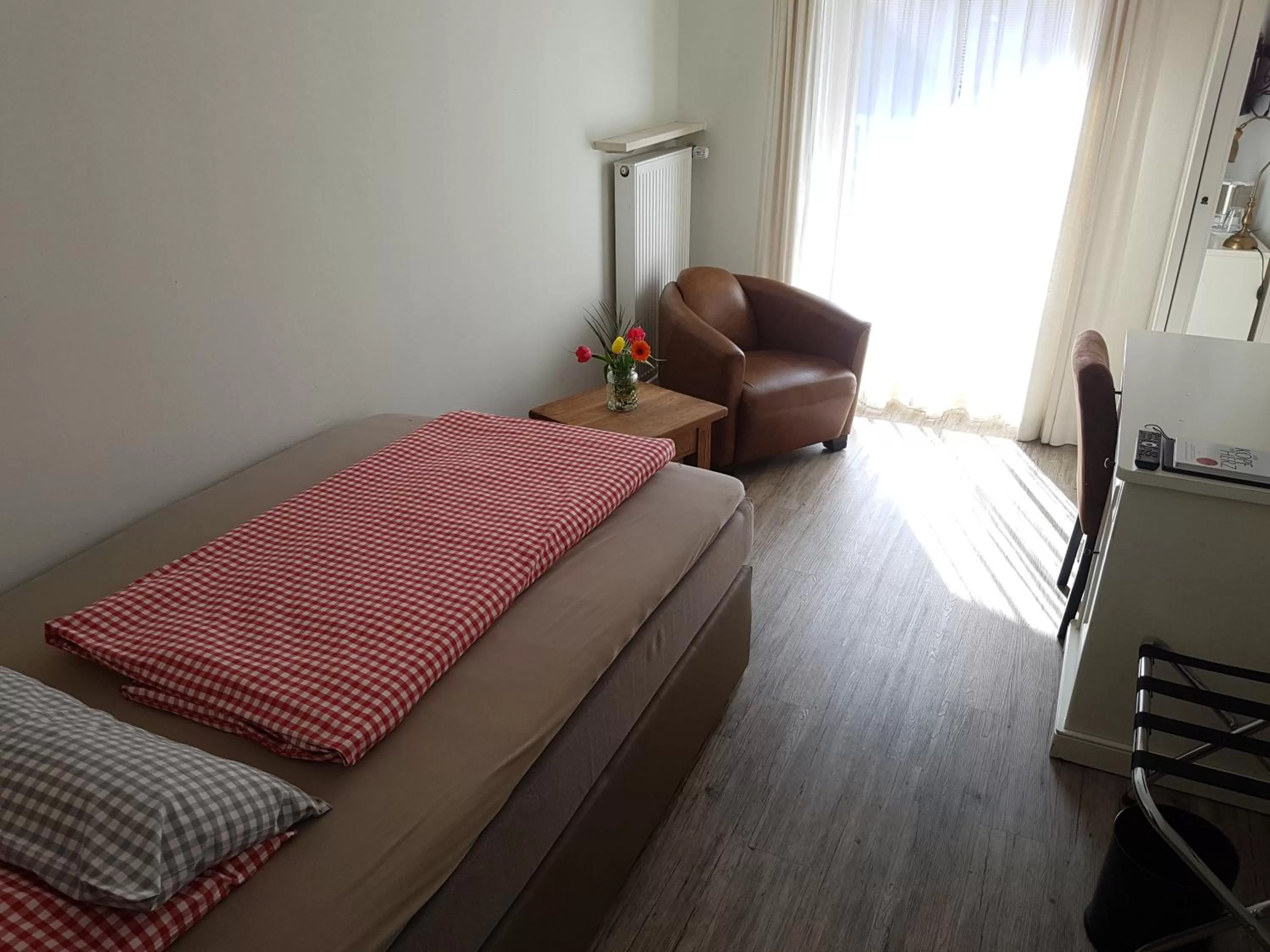 Living room, Bed in Alpinhotel INzeller