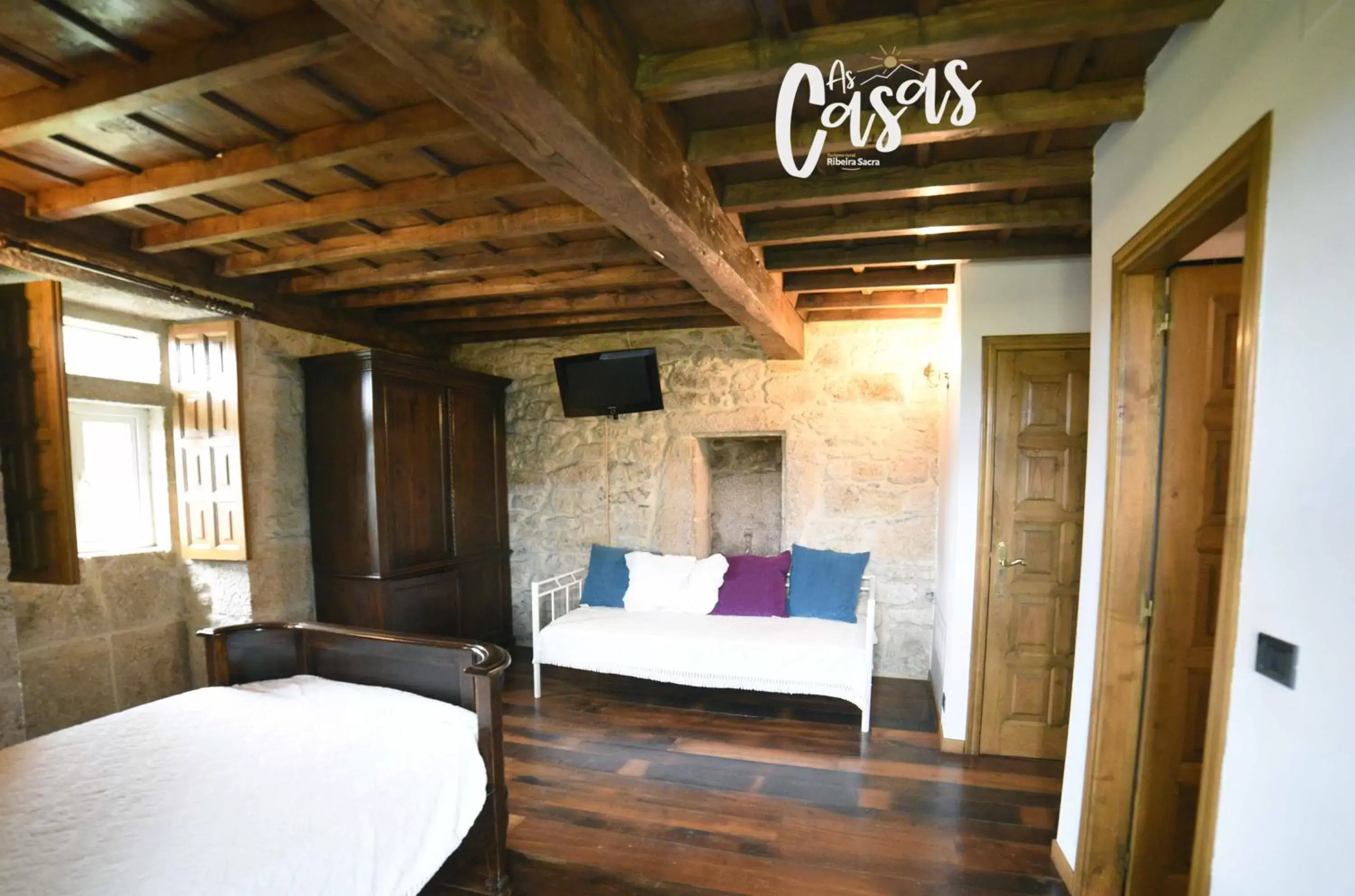 Photo of the whole room in As Casas Ribeira Sacra