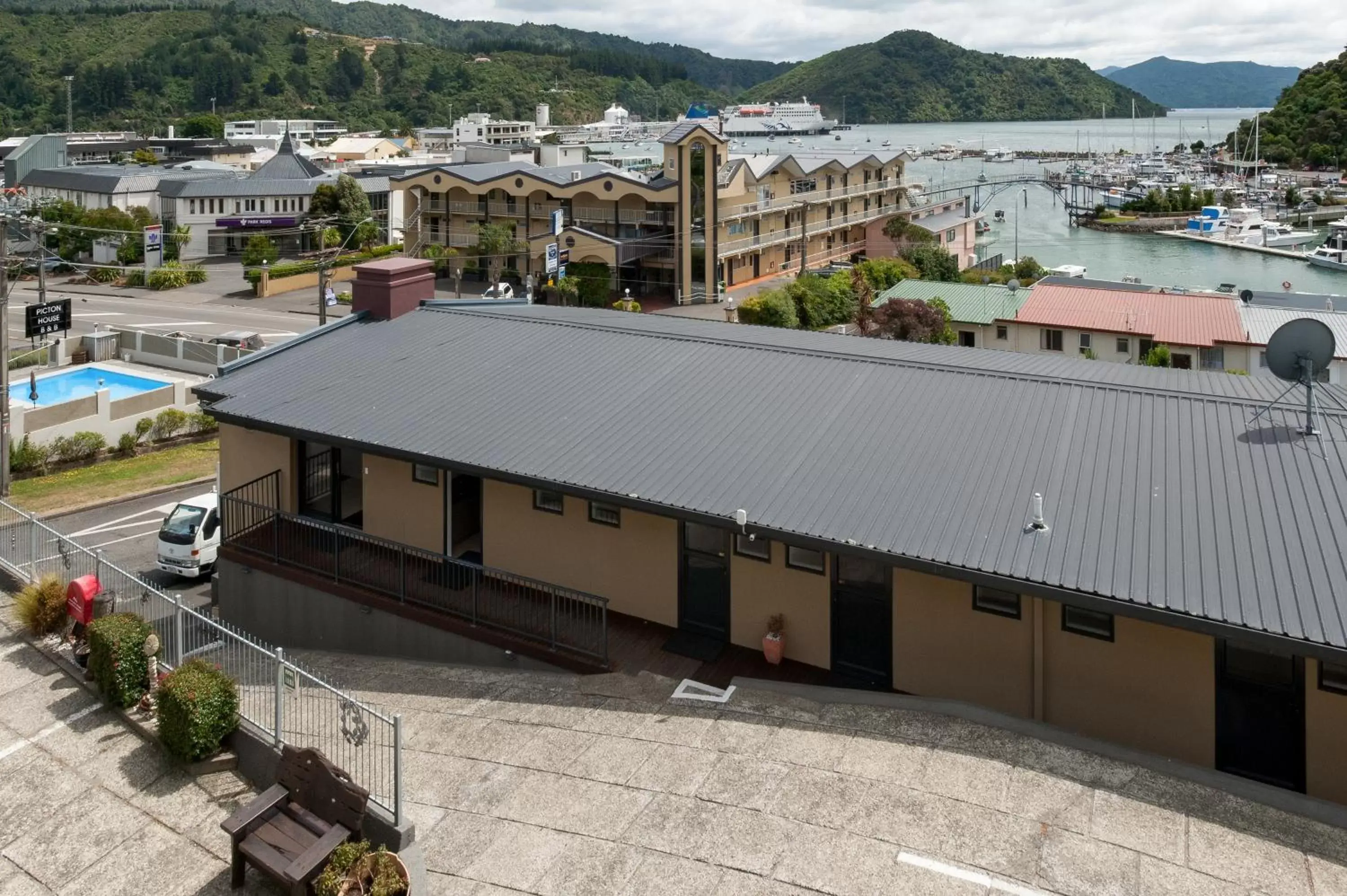 Property building in Harbour View Motel