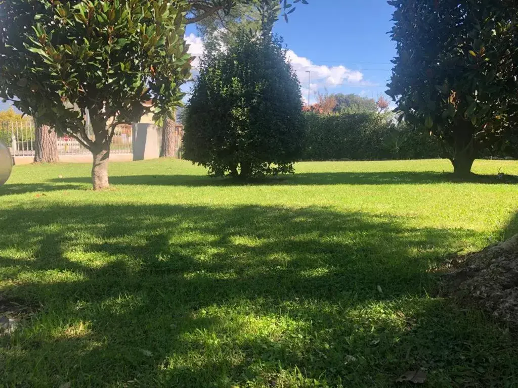 Garden in Villa Orsini - A Retreat in Pisa - Food and Relax