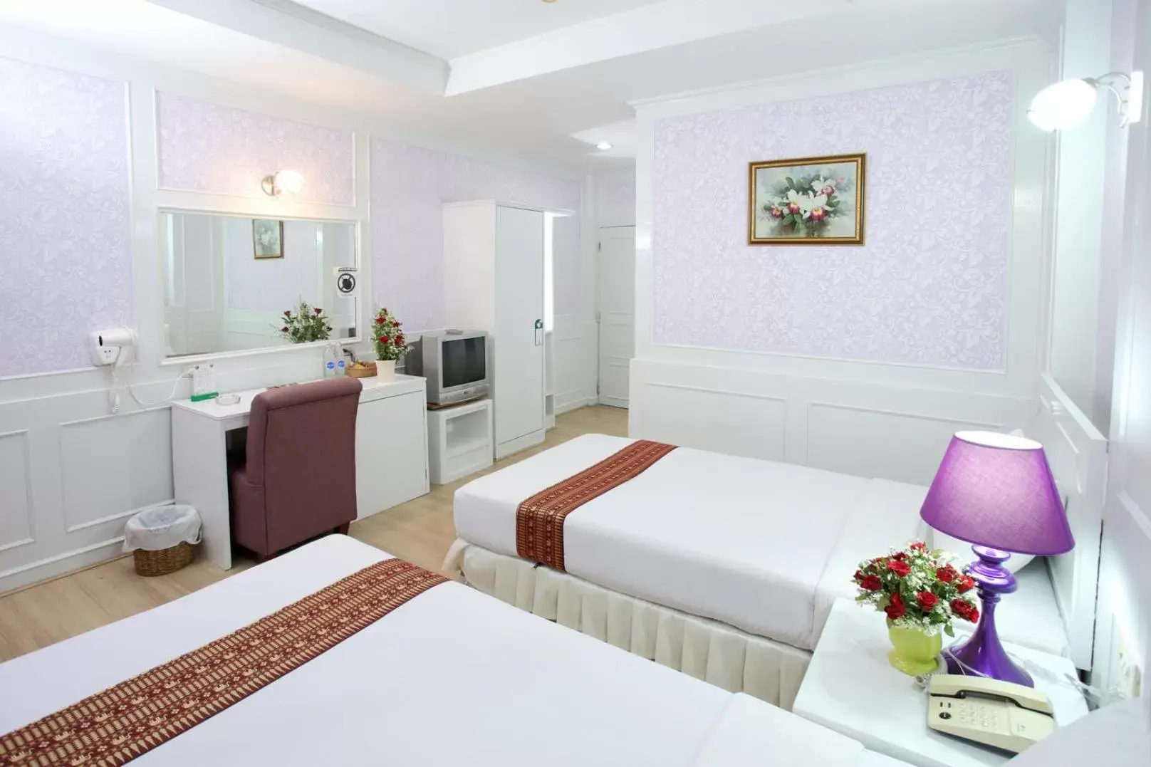 Bed in PJ Watergate Hotel Bed in PJ Watergate Hotel