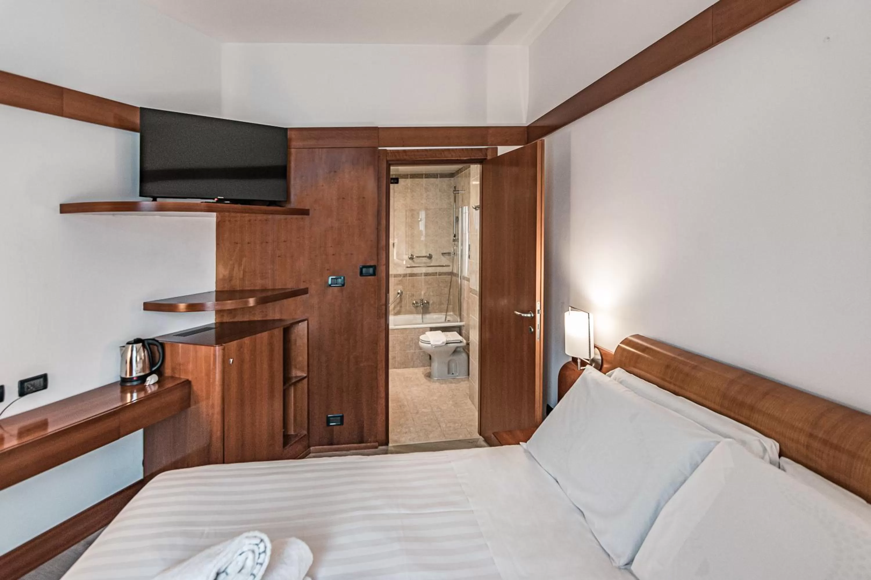 Bed in BB Hotels Smarthotel Re Milano Nord