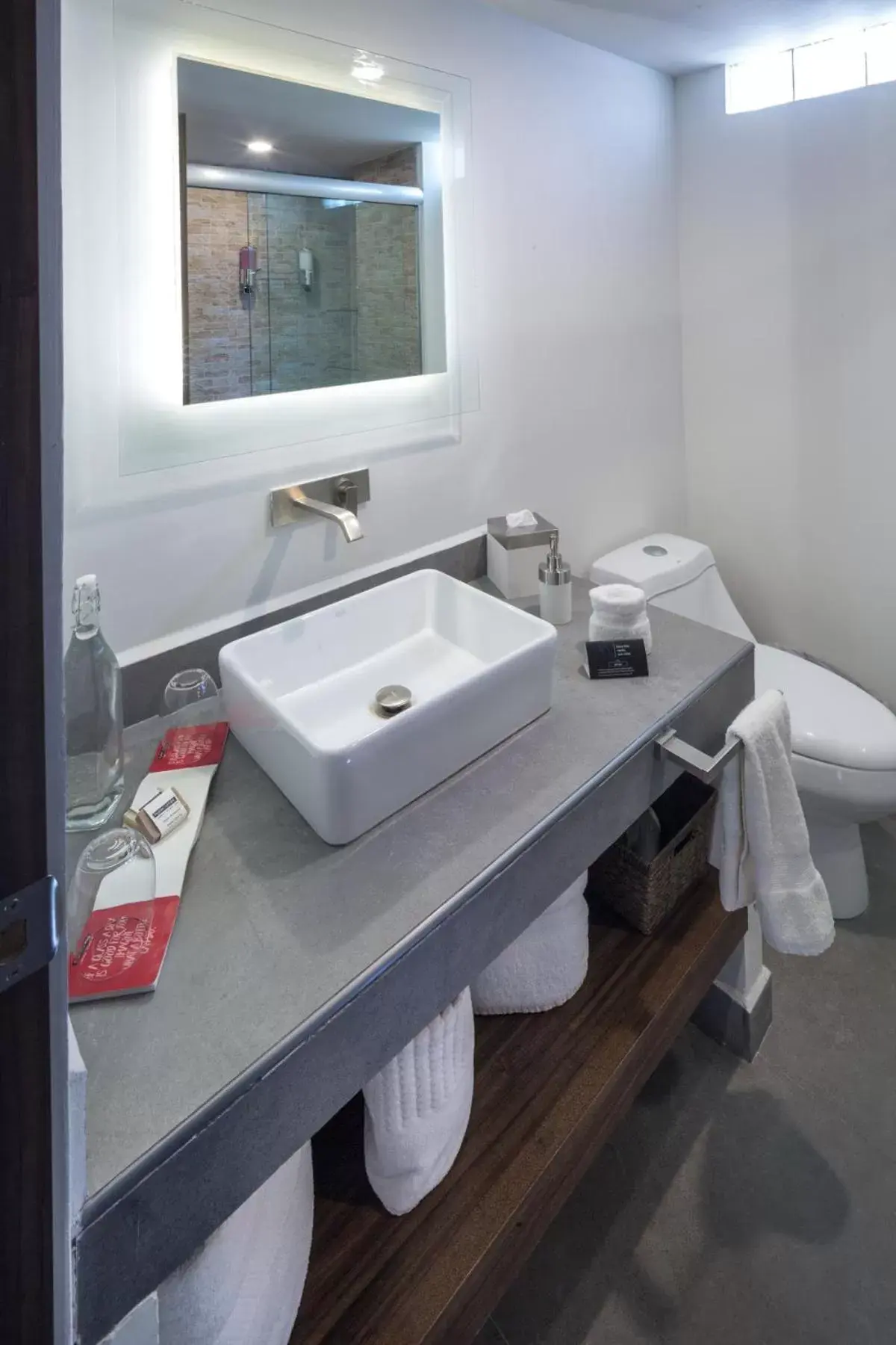 Bathroom in FlowSuites WTC