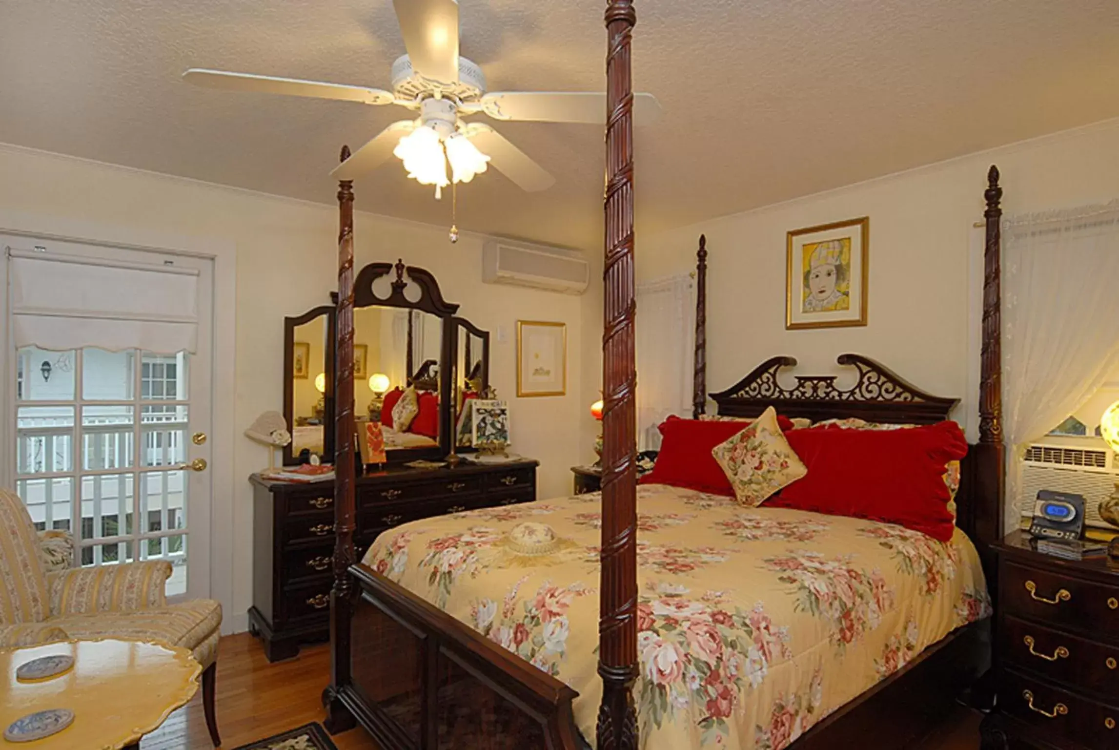 Queen Room with Private Balcony in Sabal Palm House Bed and Breakfast