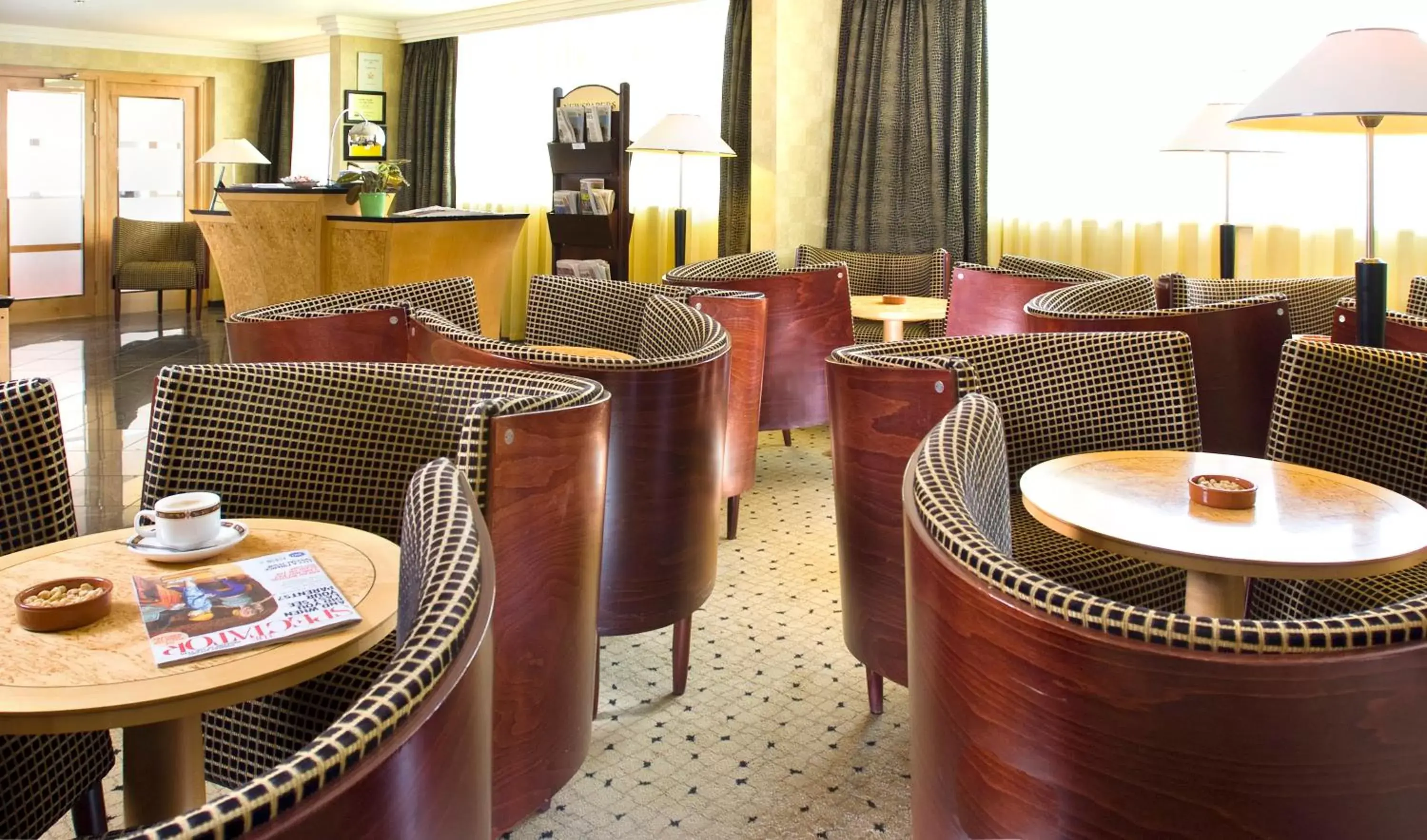 Lounge or bar, Restaurant/Places to Eat in Crowne Plaza Liverpool - John Lennon Airport, an IHG Hotel