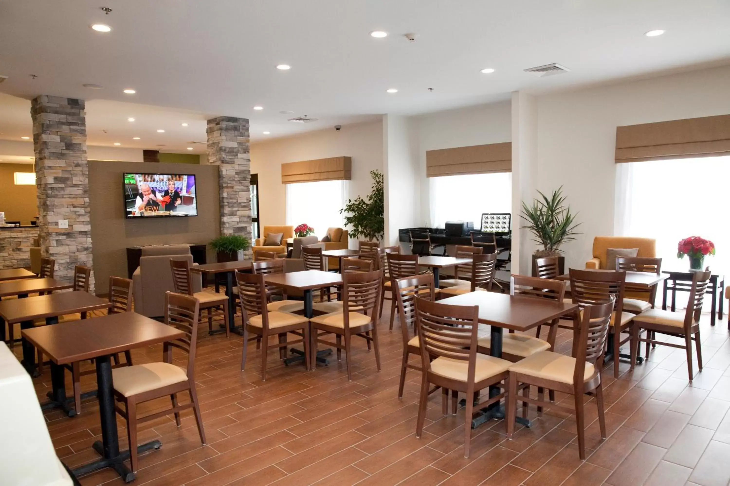 Communal lounge/ TV room, Restaurant/Places to Eat in Sleep Inn & Suites Belmont - St. Clairsville