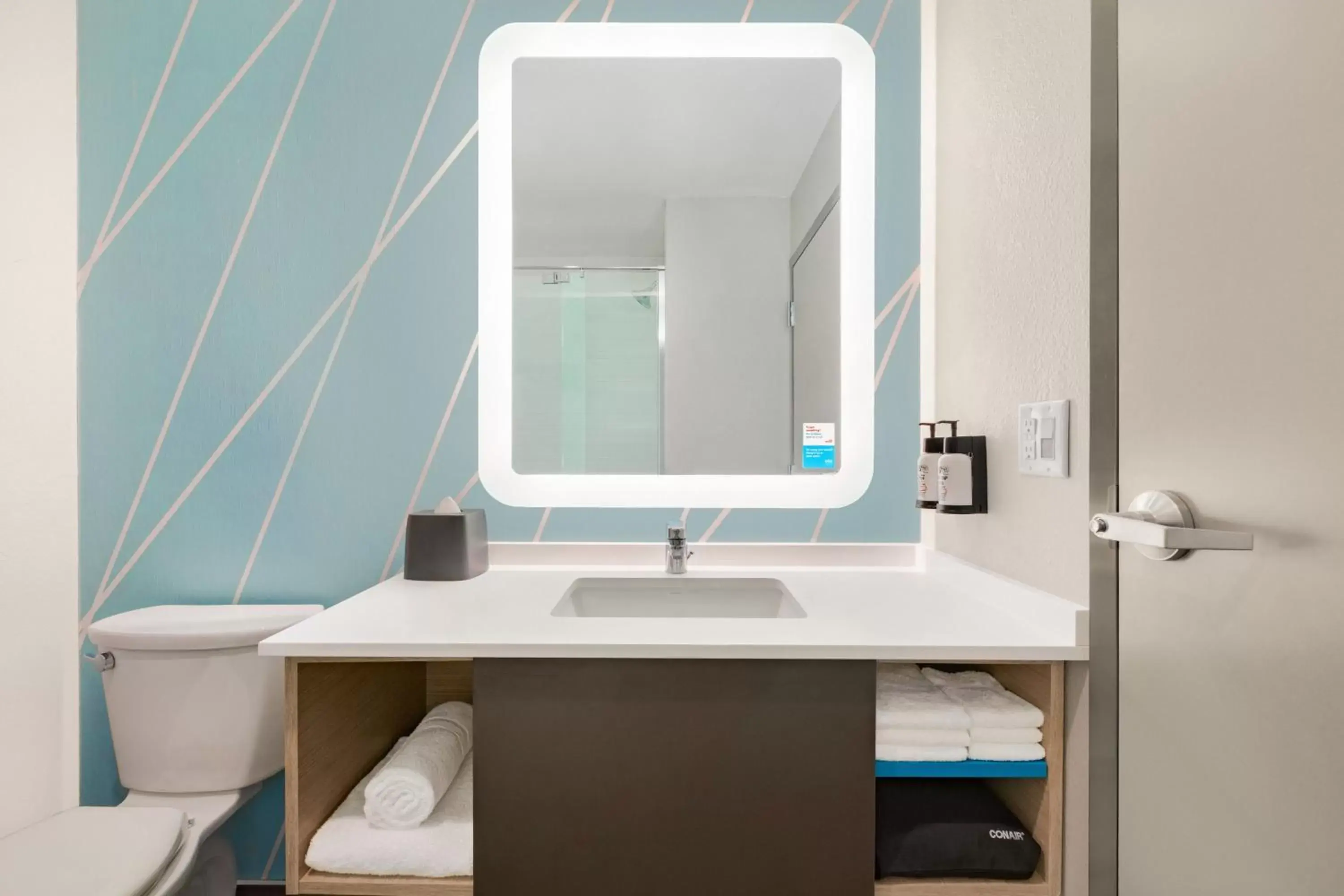 Photo of the whole room, Bathroom in Avid hotels - Oklahoma City Airport, an IHG Hotel