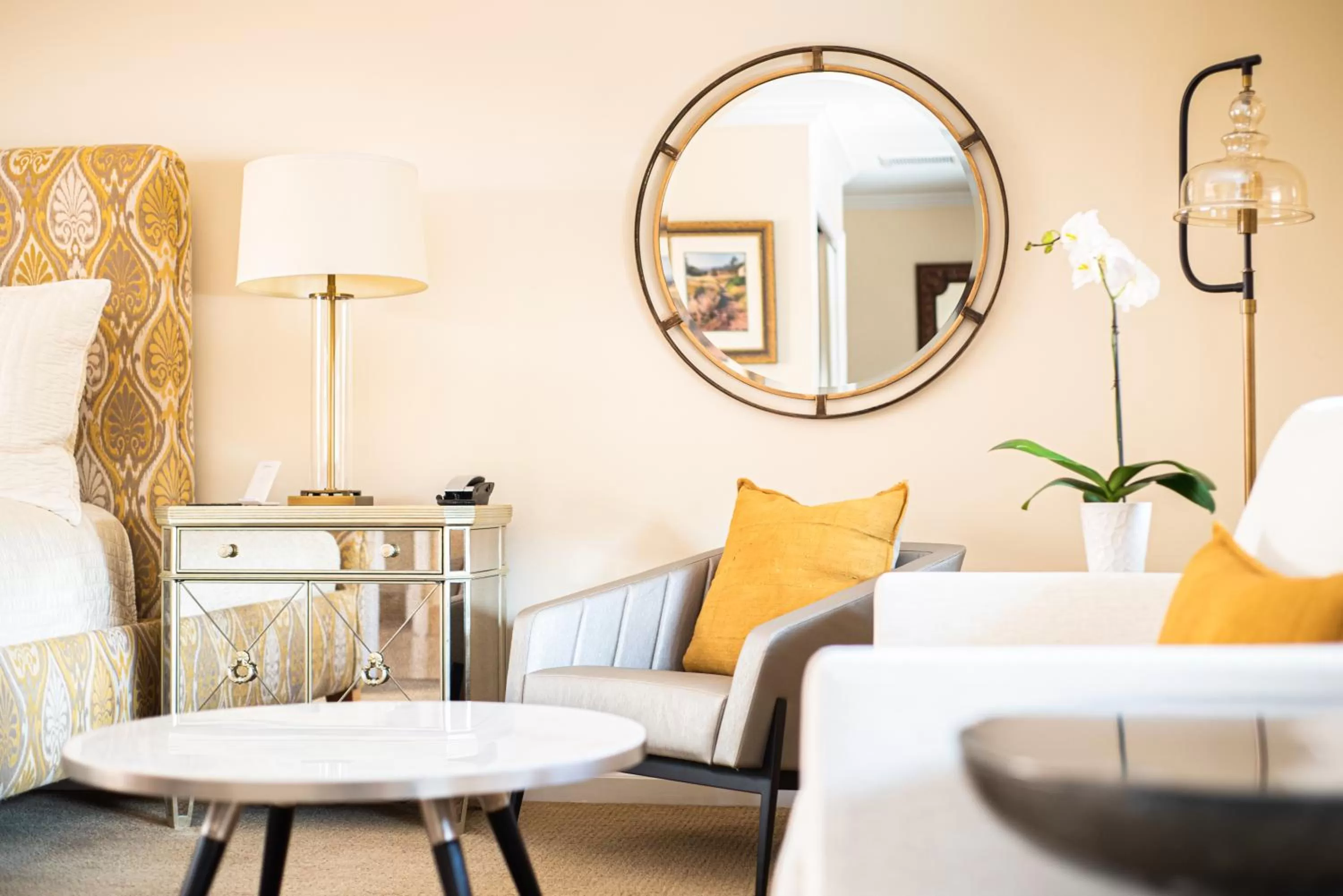 Seating area in Harbor House Inn