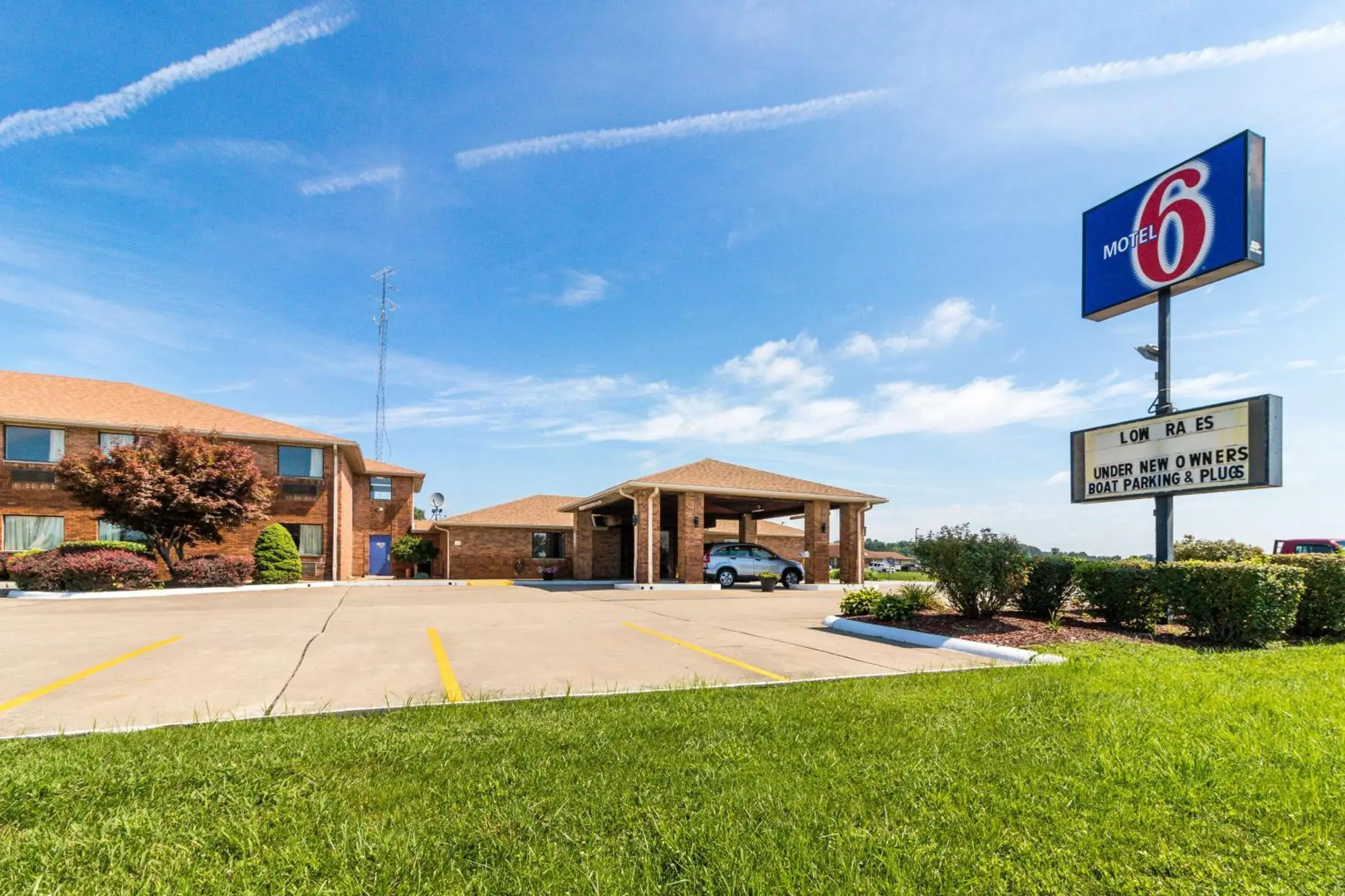 Property Building in Motel 6-Marion, IL