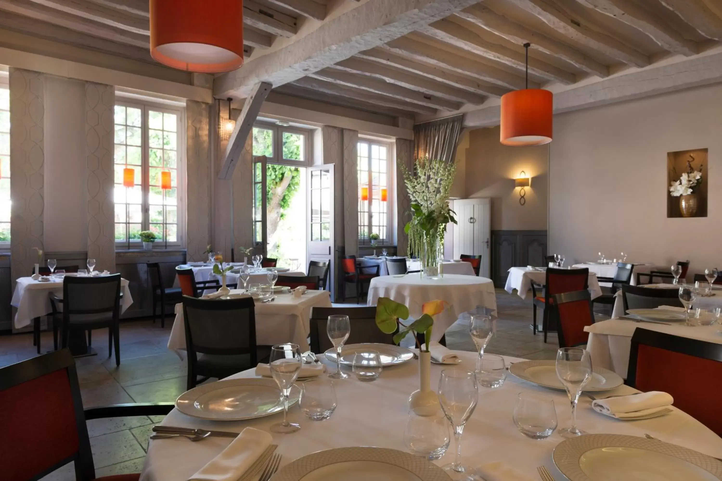 Restaurant/Places to Eat in Hôtel Aux Vieux Remparts, The Originals Relais