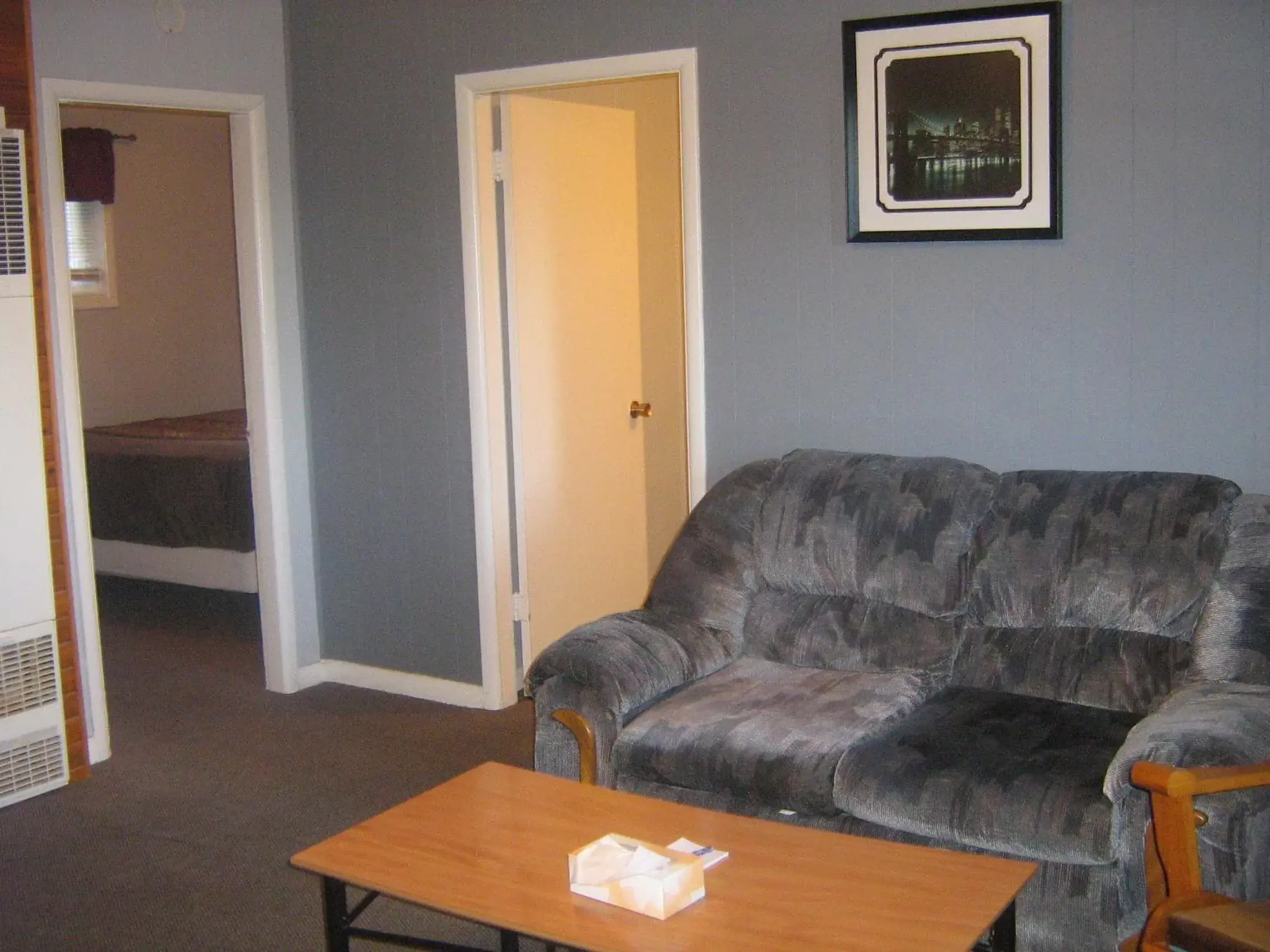 Seating Area in Parkway Motel & European Lodges