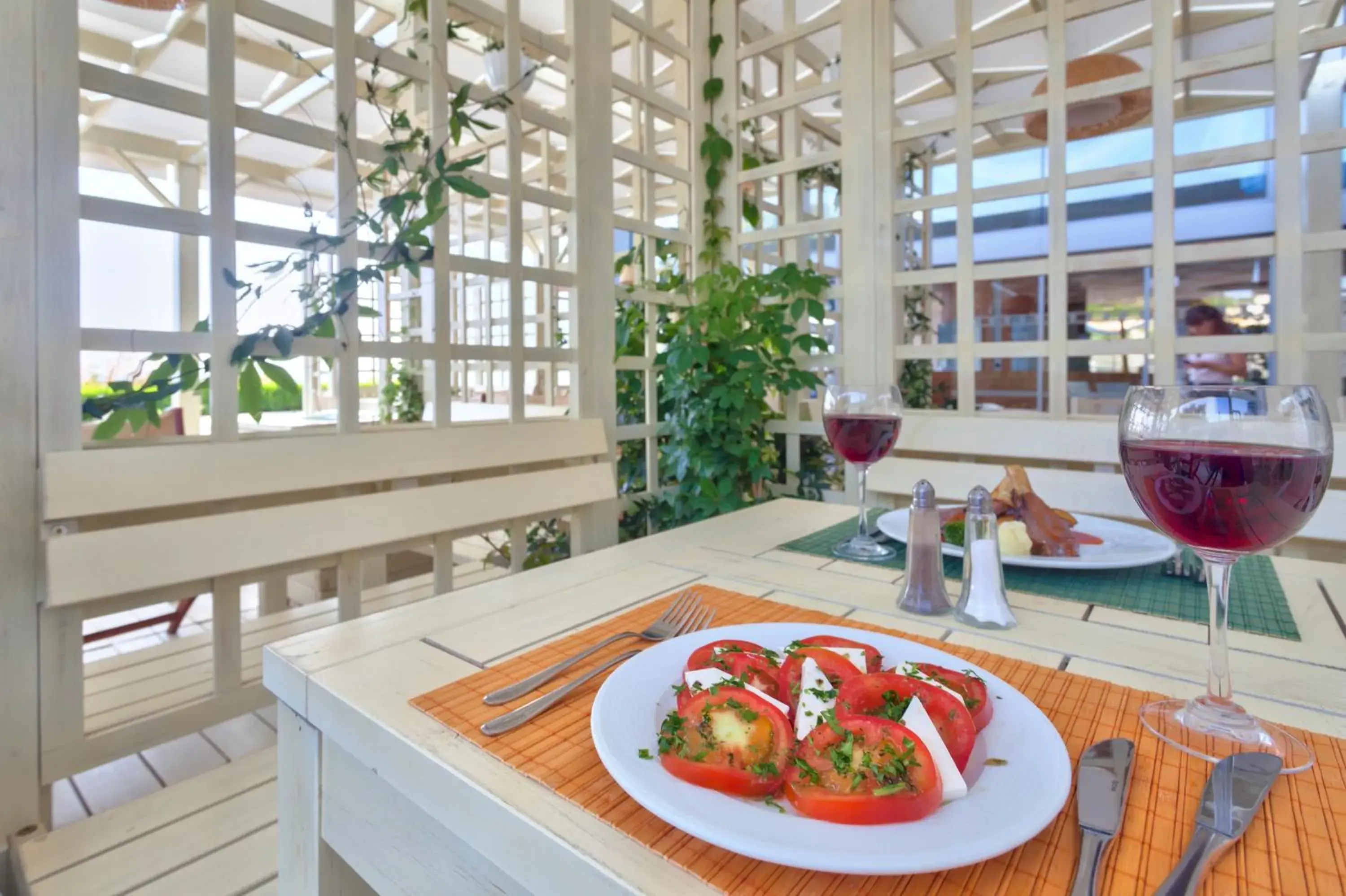 Restaurant/places to eat, Food in Sol Marina Palace Hotel