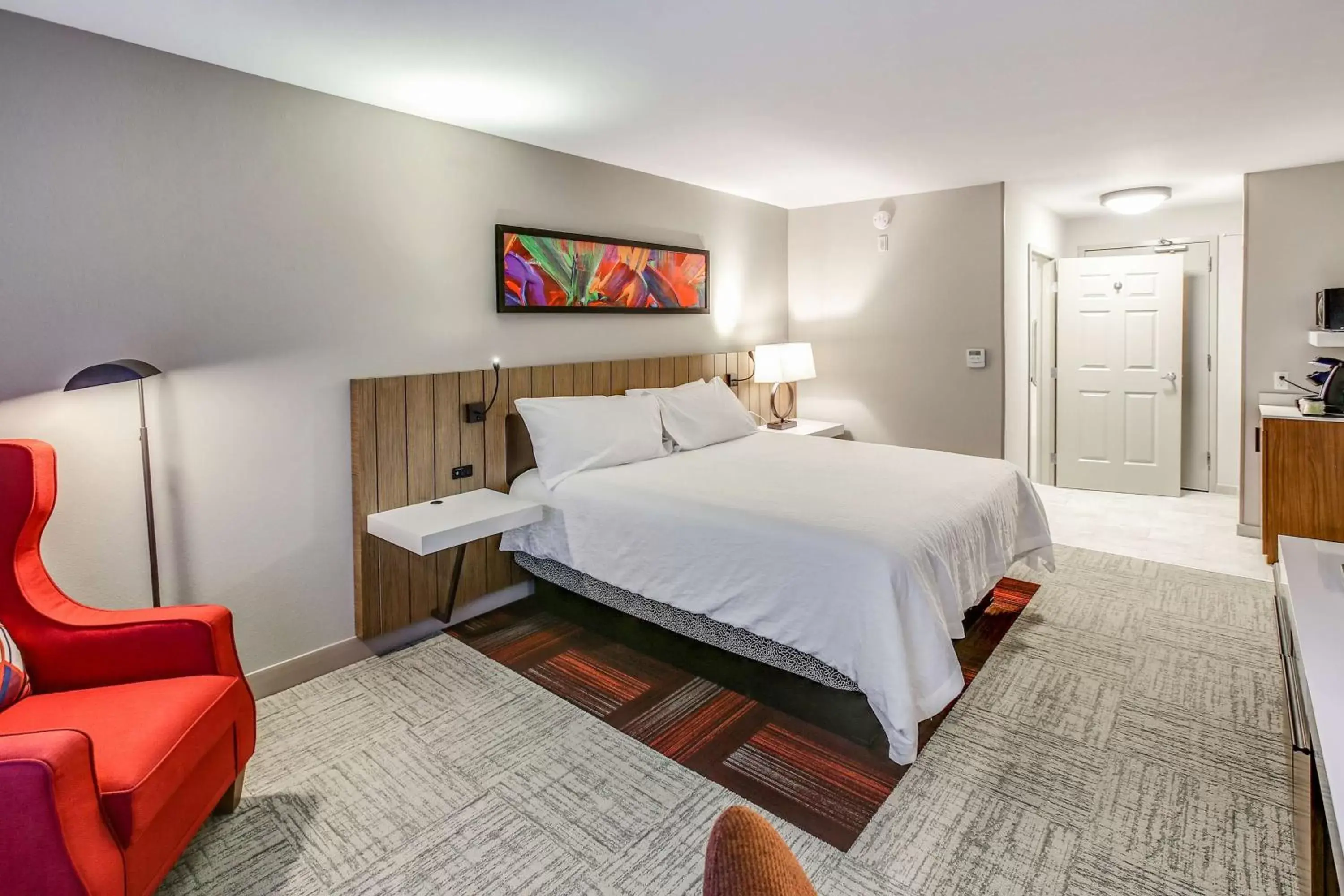 Living room, Bed in Hilton Garden Inn Ames