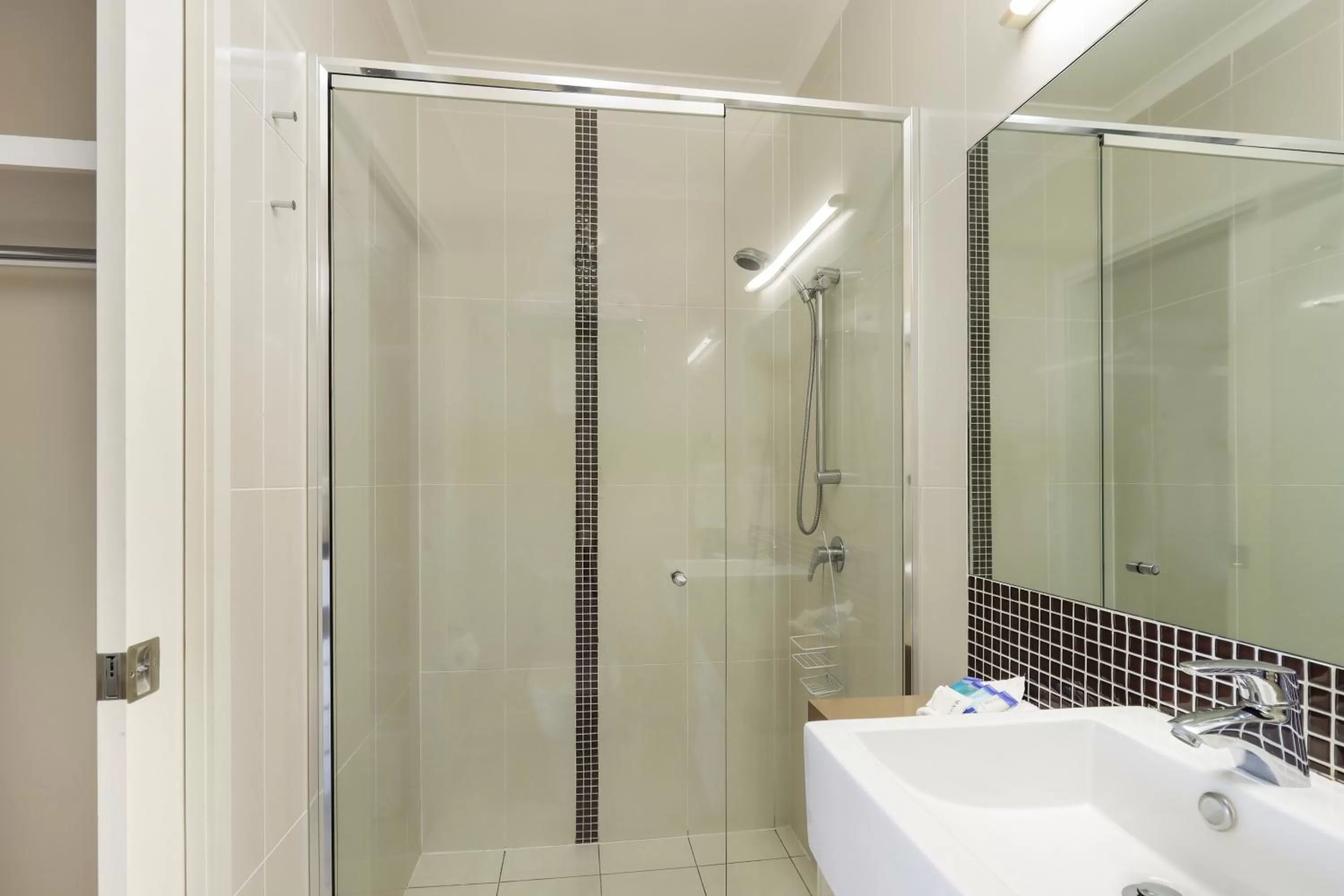 Bathroom in Eden by the Bay