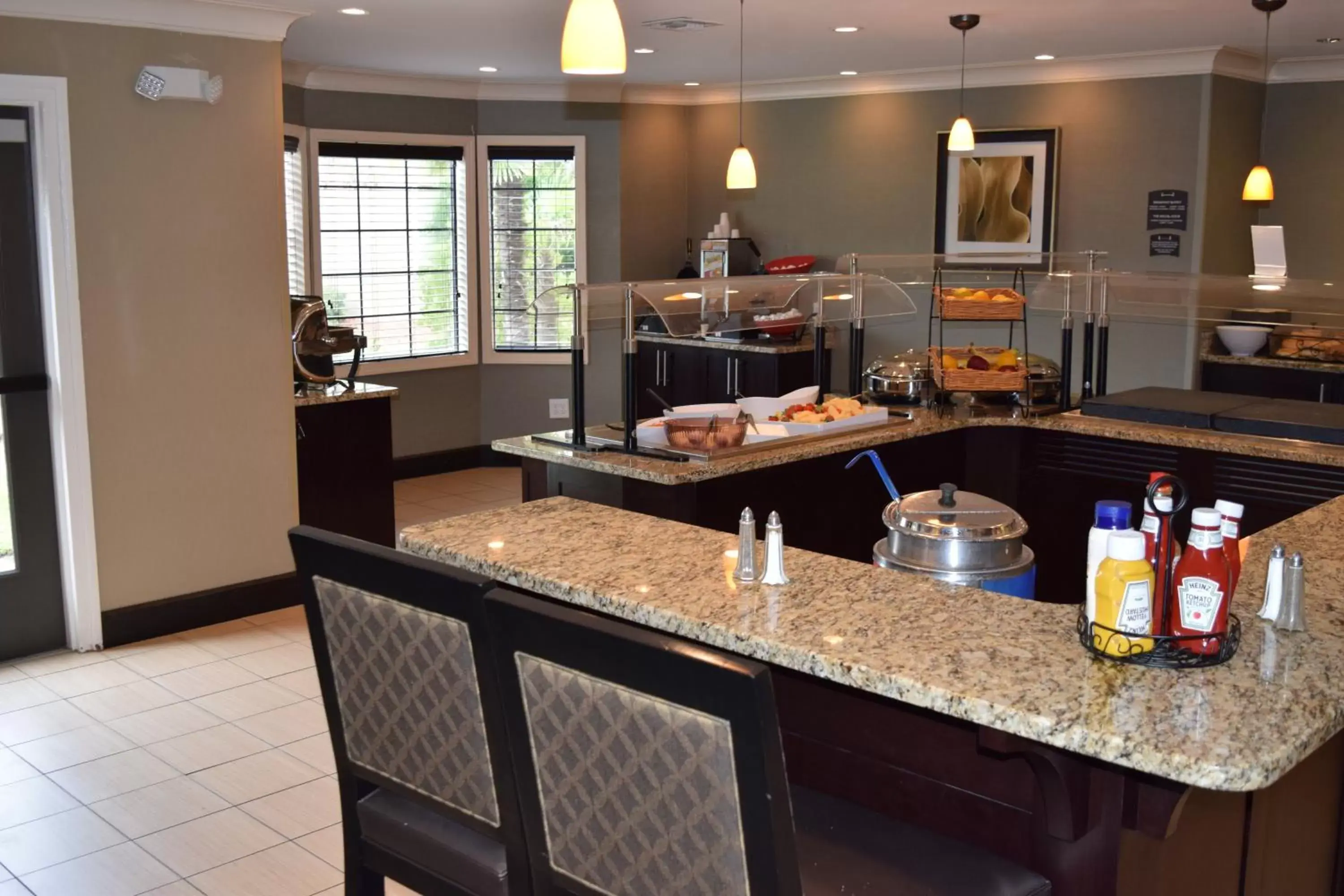 Restaurant/places to eat, Kitchen/Kitchenette in Staybridge Suites Myrtle Beach-Fantasy Harbour, an IHG Hotel