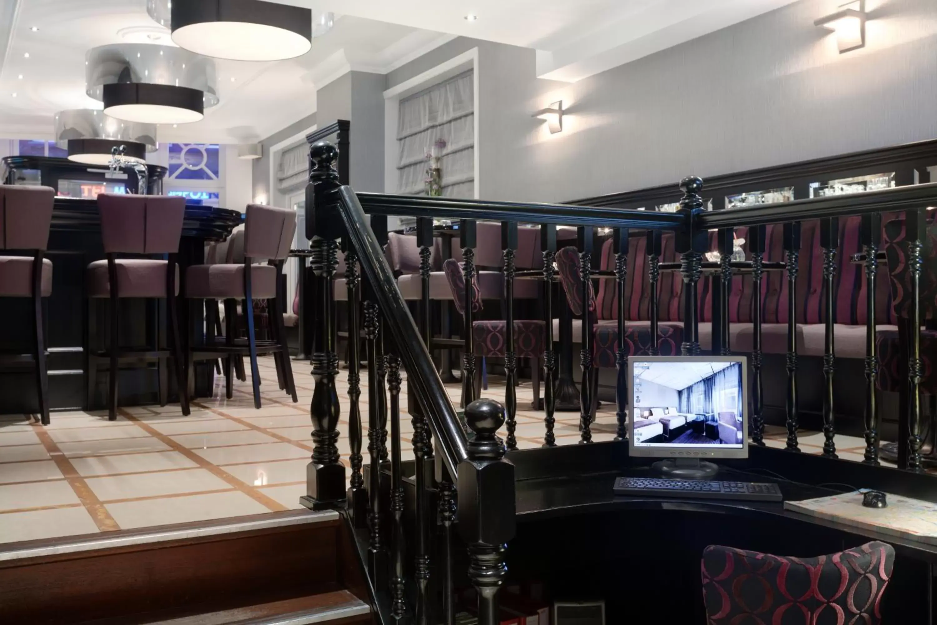 Restaurant/places to eat in Hotel Luxer