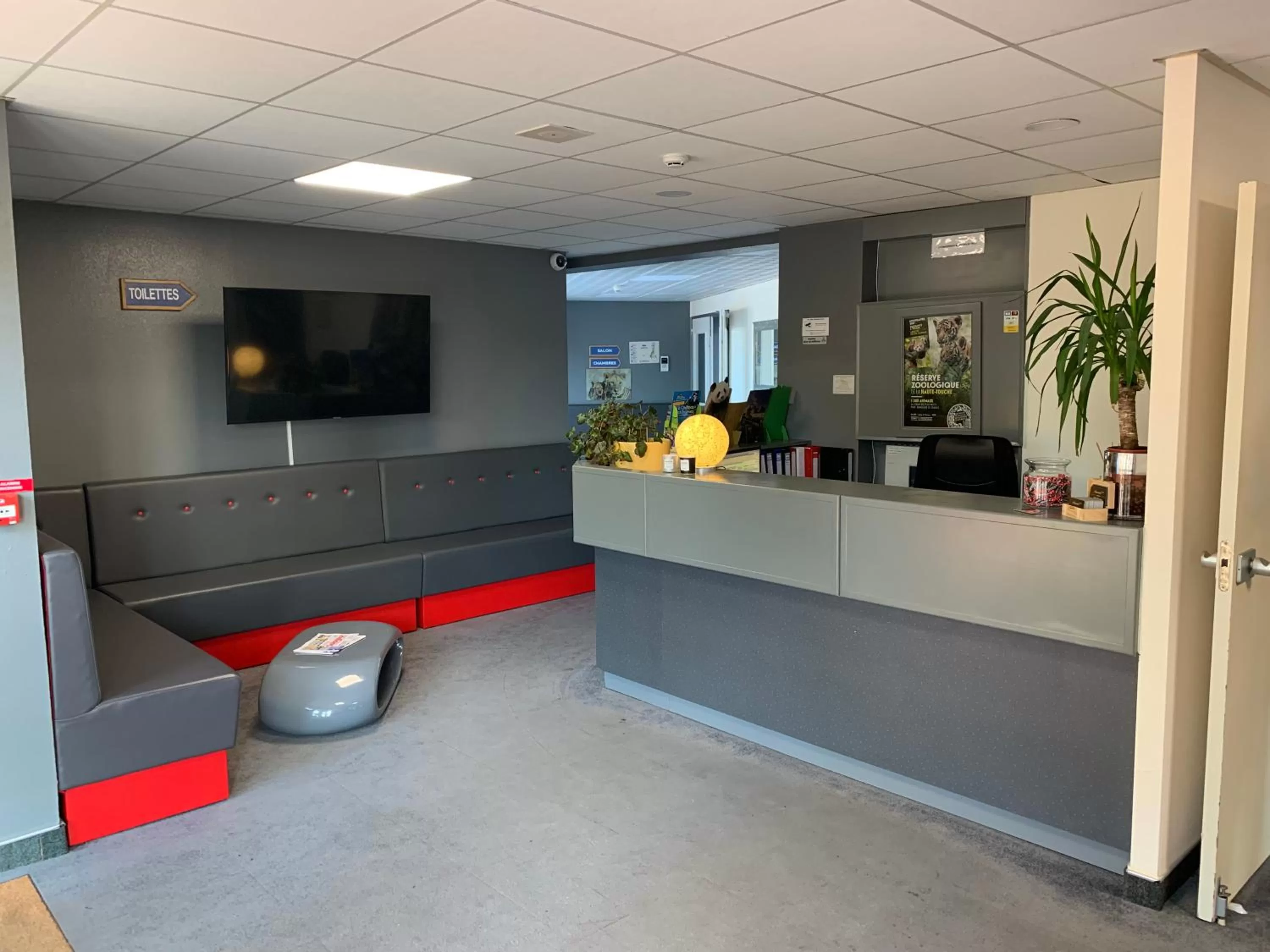 Lobby or reception in Astrotel Romorantin-Lanthenay Soirée étape