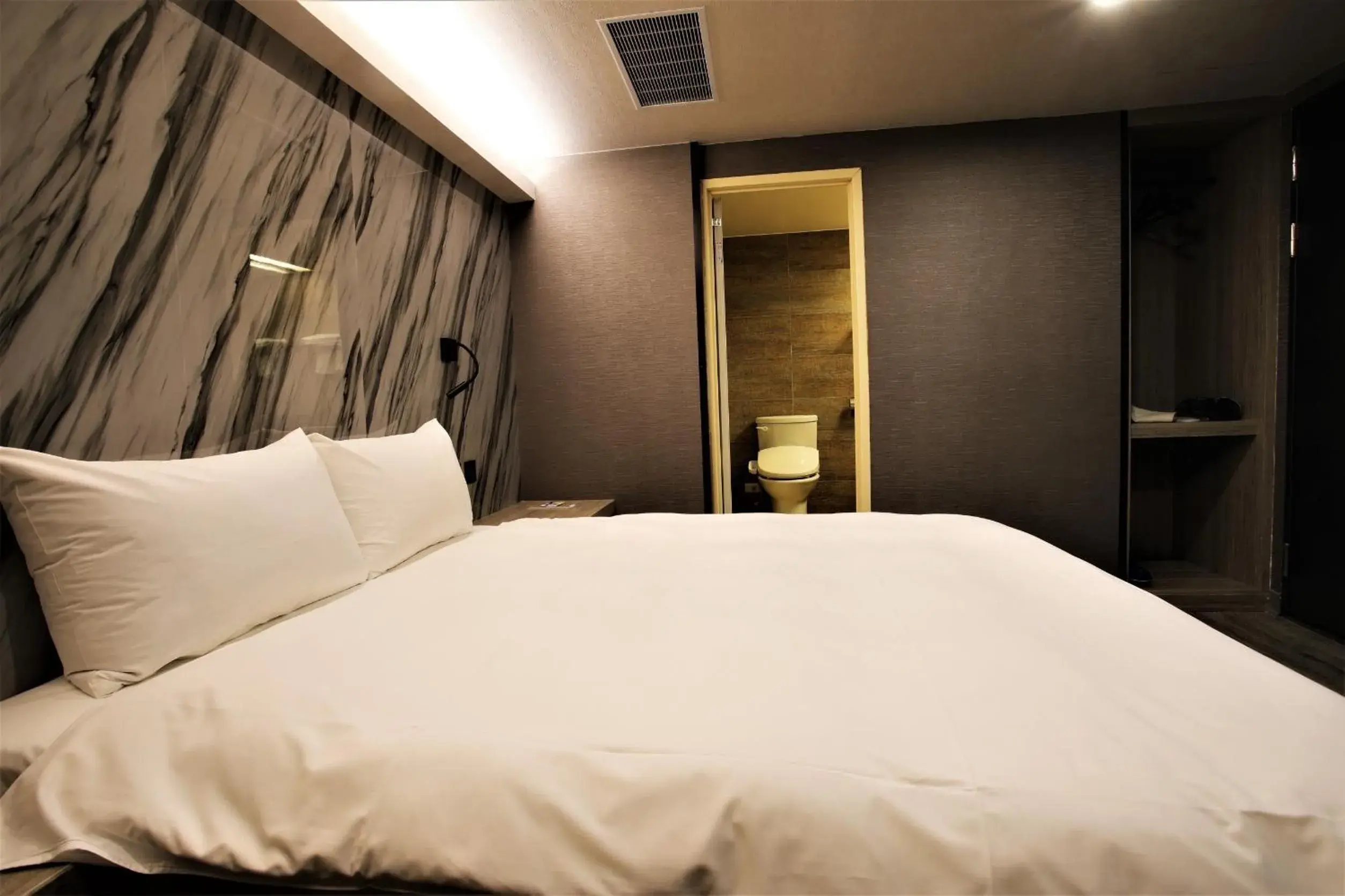 Bed in Goldenhome Hotel