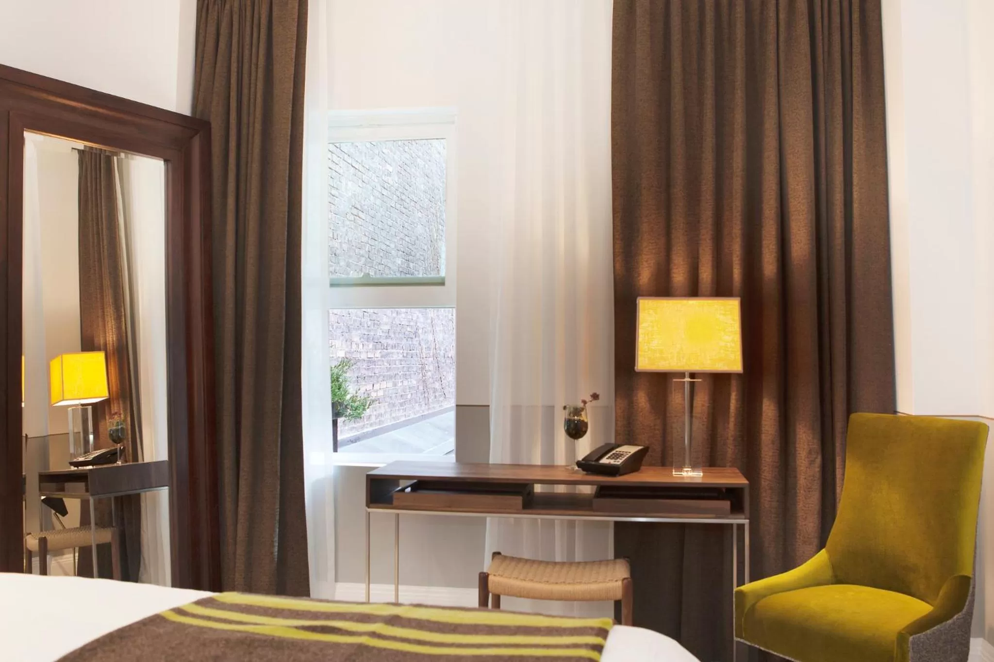 Seating area, Bed in The Broome